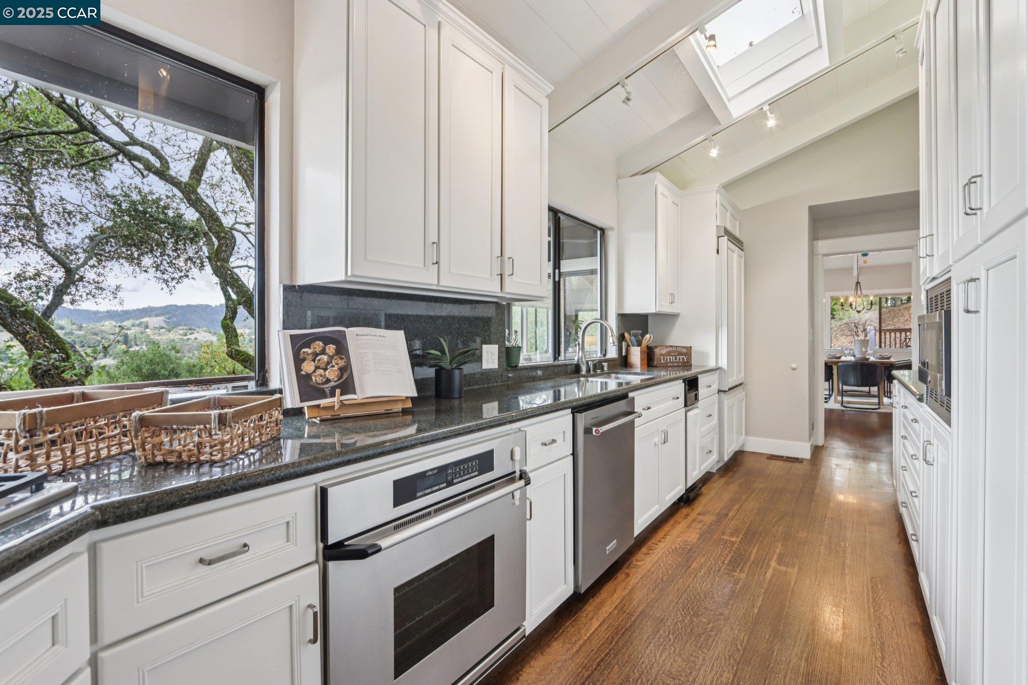 Detail Gallery Image 16 of 55 For 858 Mountain View Dr, Lafayette,  CA 94549 - 5 Beds | 3/1 Baths