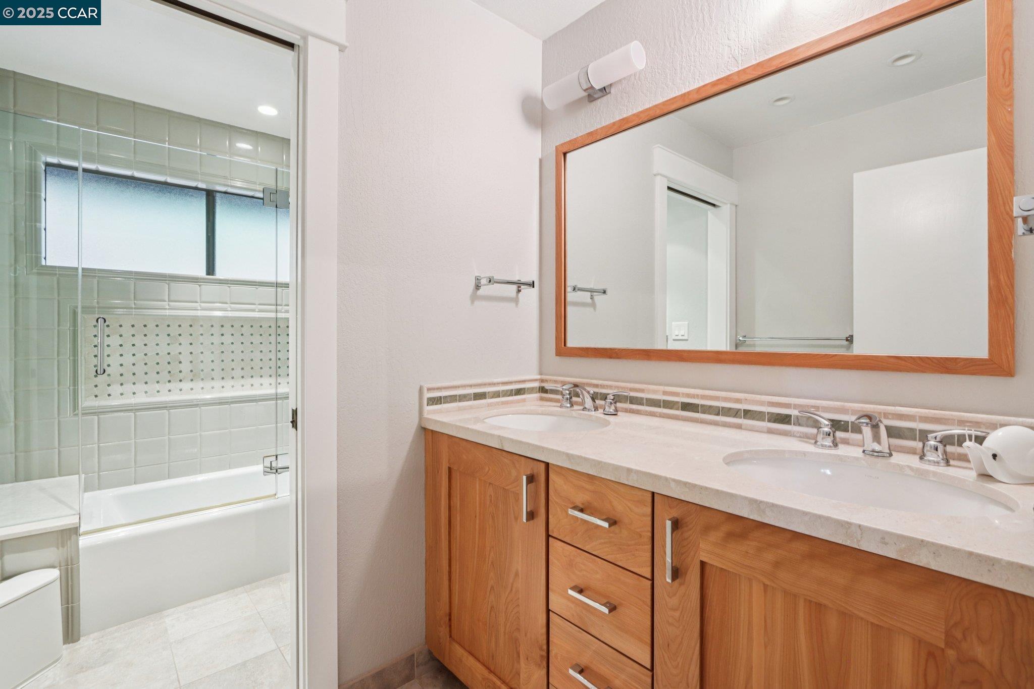 Detail Gallery Image 34 of 55 For 858 Mountain View Dr, Lafayette,  CA 94549 - 5 Beds | 3/1 Baths