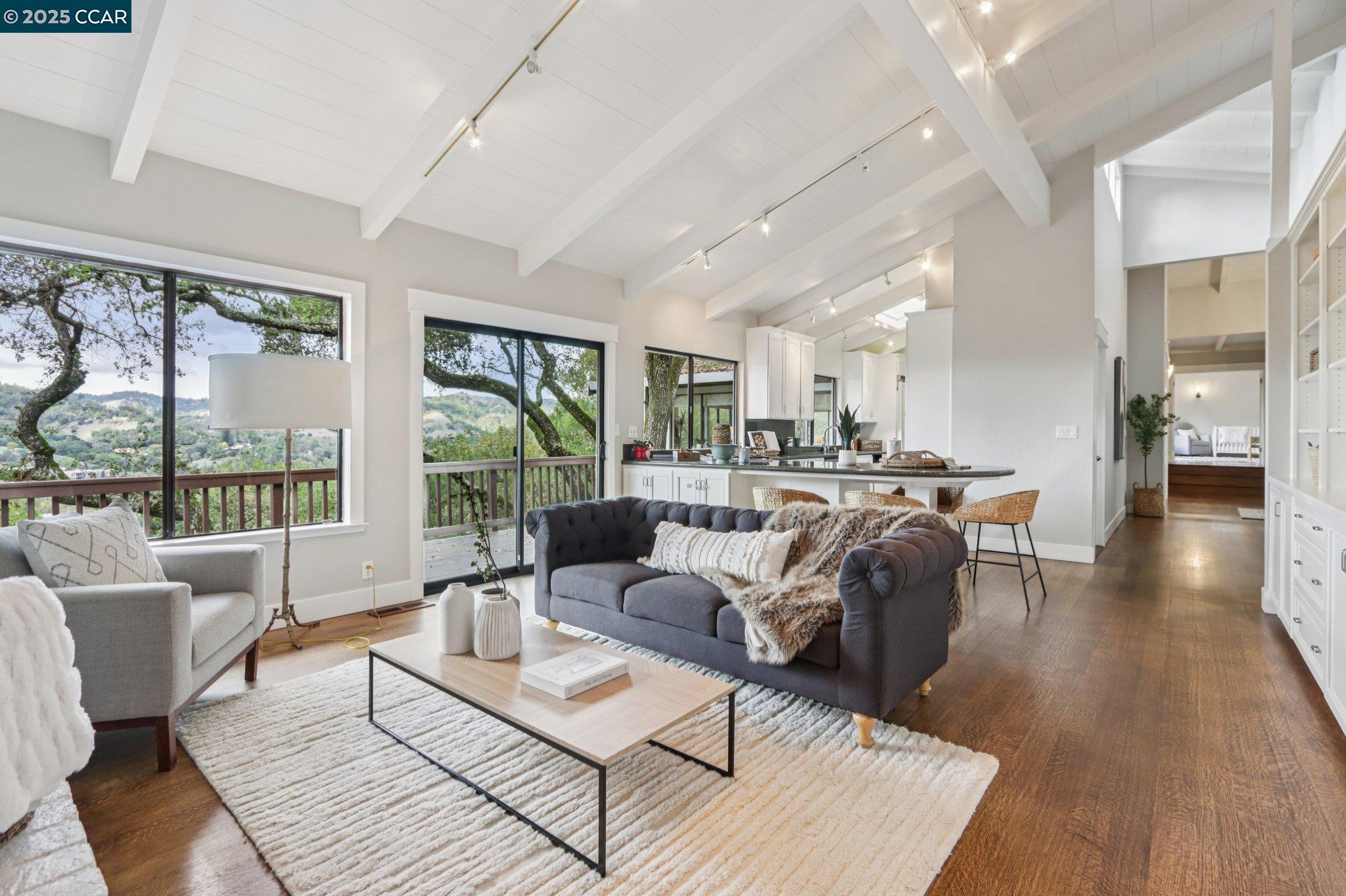 Detail Gallery Image 6 of 55 For 858 Mountain View Dr, Lafayette,  CA 94549 - 5 Beds | 3/1 Baths