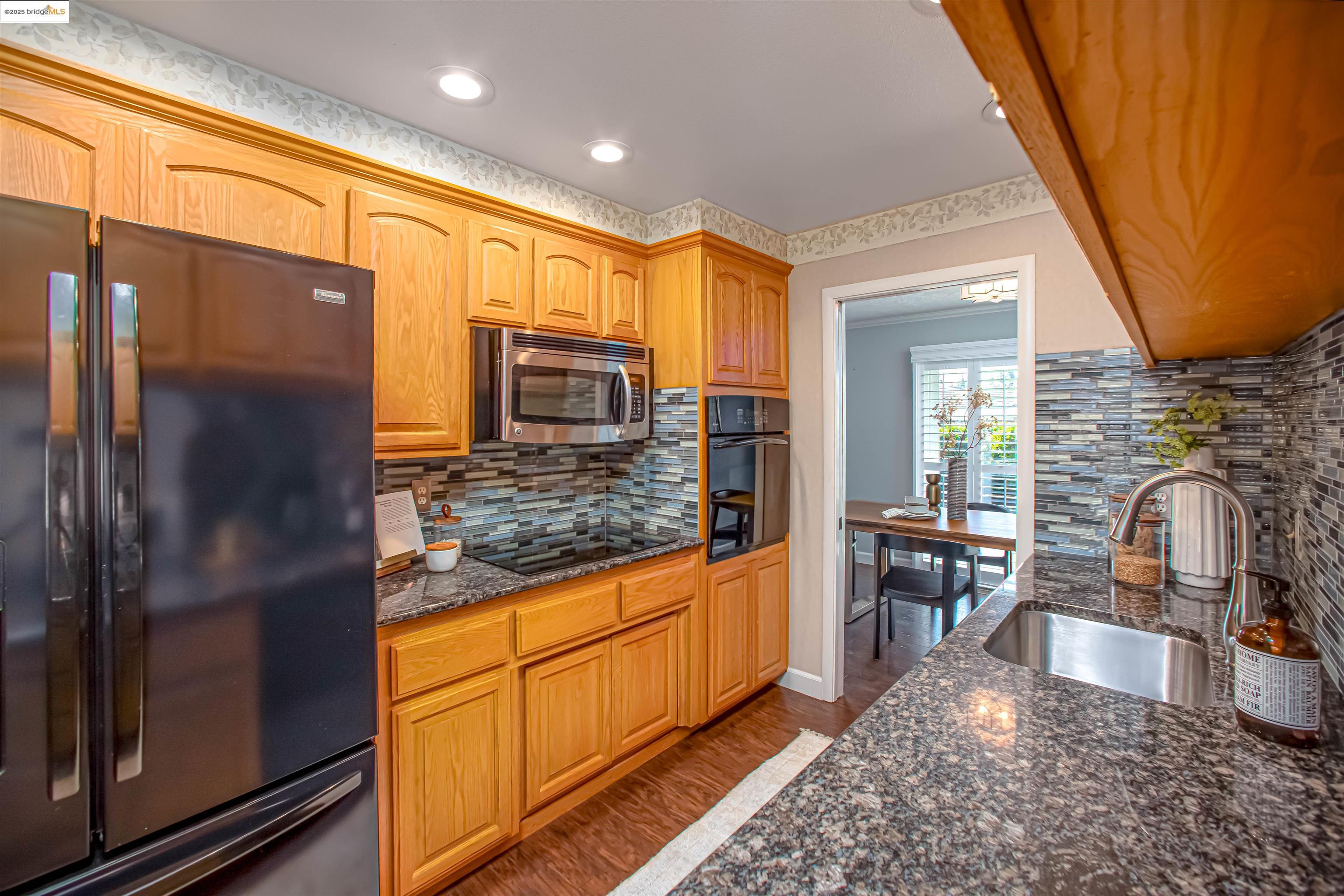 Detail Gallery Image 9 of 27 For 7036 13th St, Sacramento,  CA 95831 - 3 Beds | 2 Baths