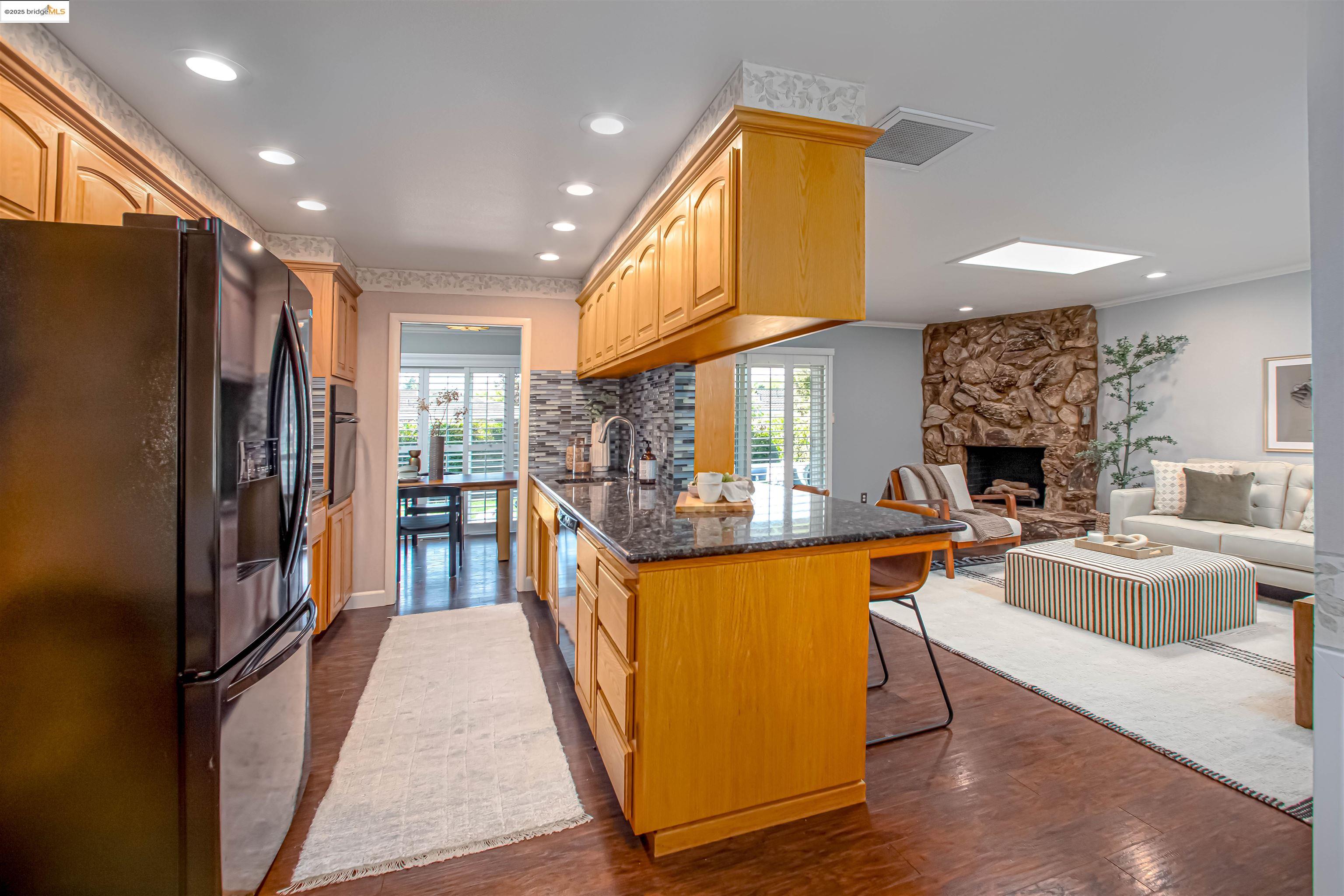 Detail Gallery Image 10 of 27 For 7036 13th St, Sacramento,  CA 95831 - 3 Beds | 2 Baths