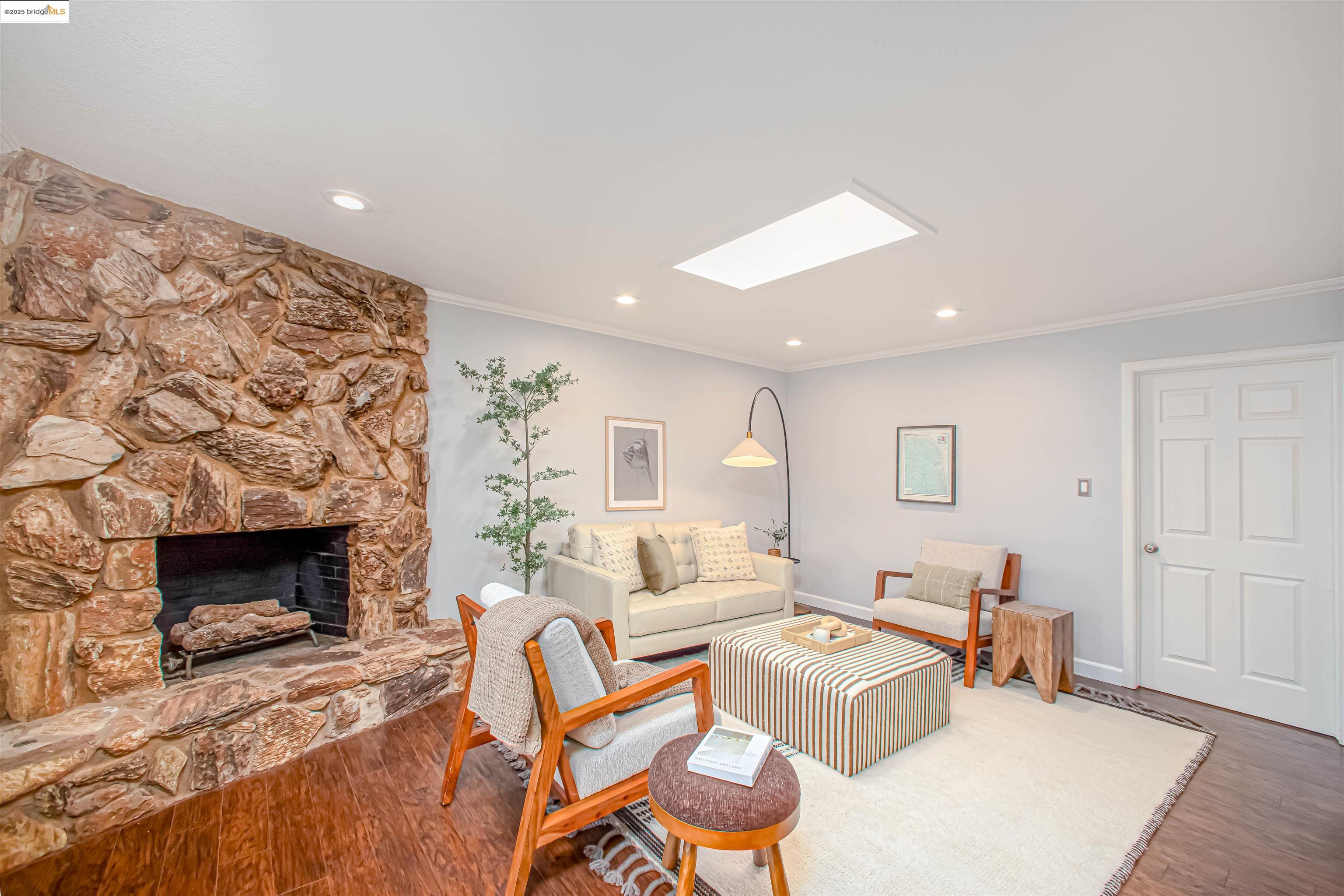 Detail Gallery Image 14 of 27 For 7036 13th St, Sacramento,  CA 95831 - 3 Beds | 2 Baths