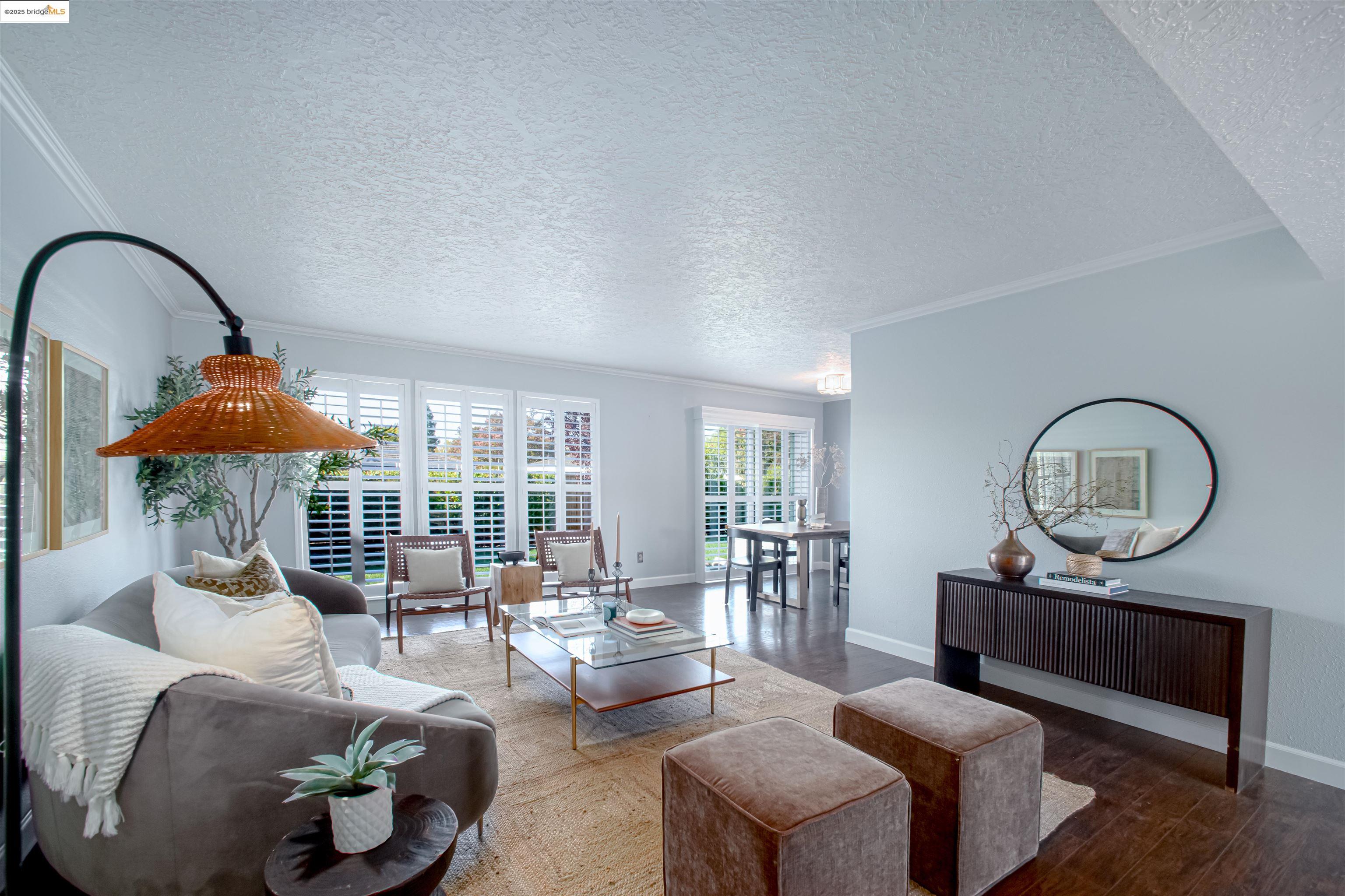 Detail Gallery Image 4 of 27 For 7036 13th St, Sacramento,  CA 95831 - 3 Beds | 2 Baths