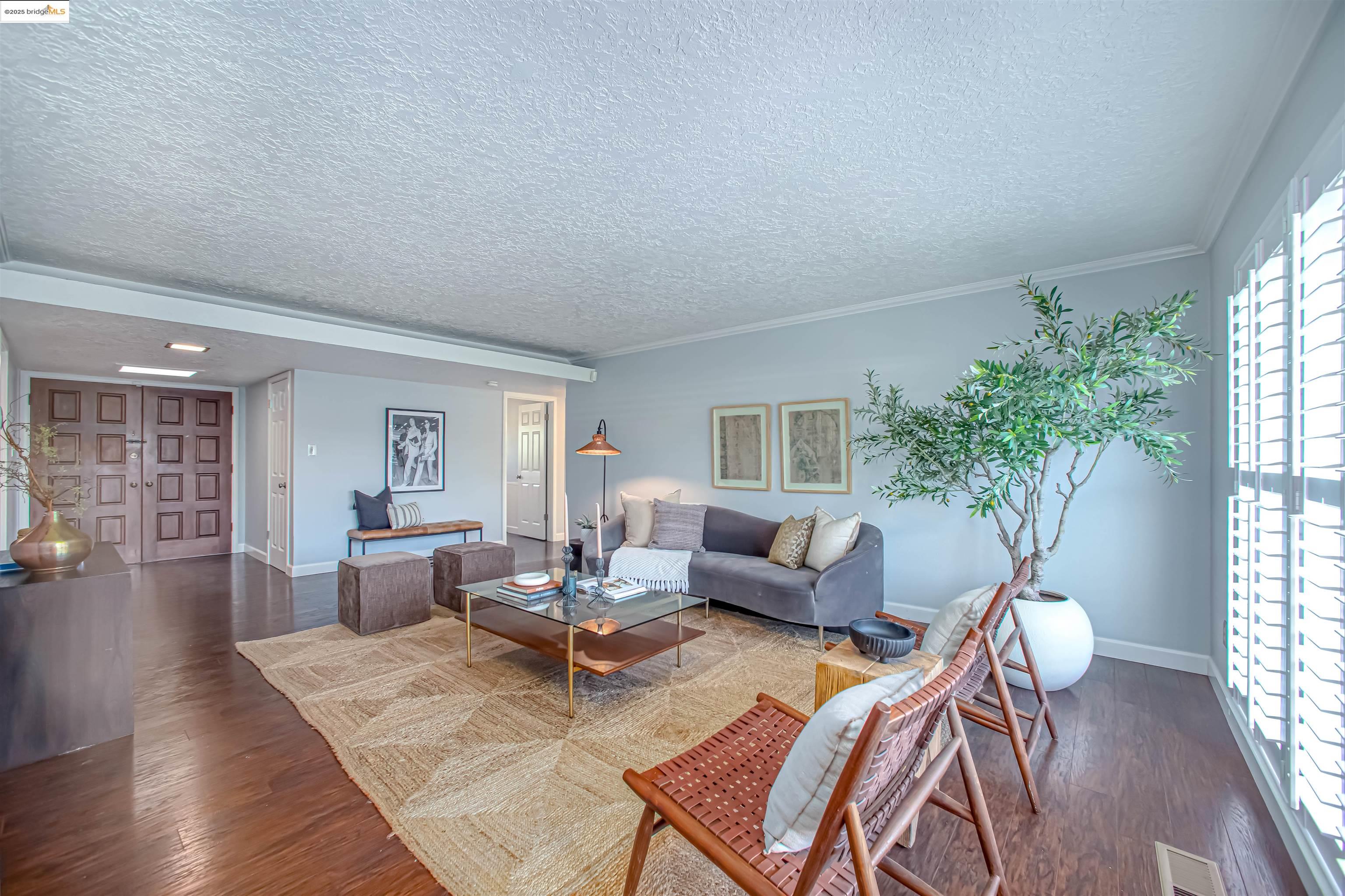 Detail Gallery Image 5 of 27 For 7036 13th St, Sacramento,  CA 95831 - 3 Beds | 2 Baths