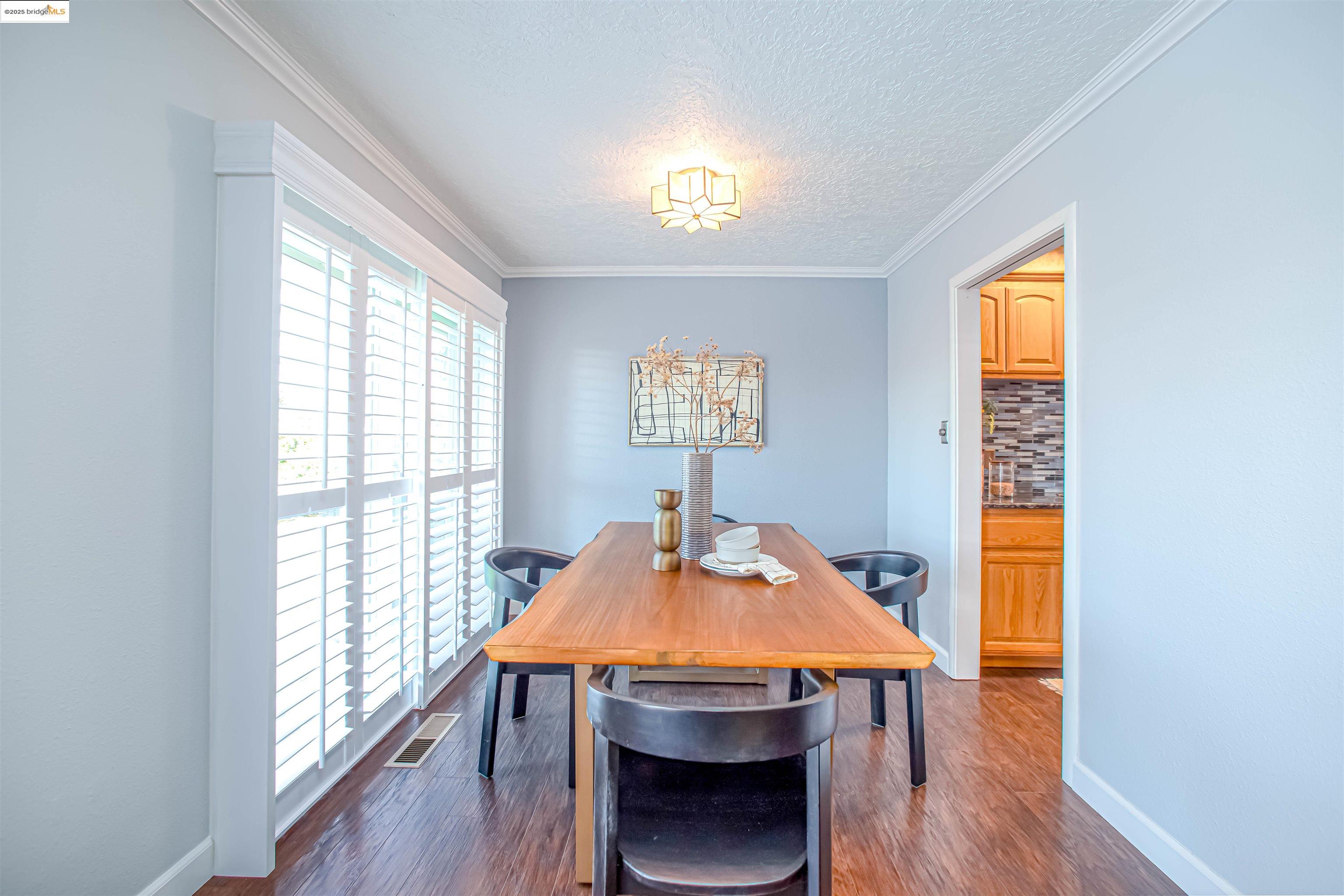 Detail Gallery Image 7 of 27 For 7036 13th St, Sacramento,  CA 95831 - 3 Beds | 2 Baths