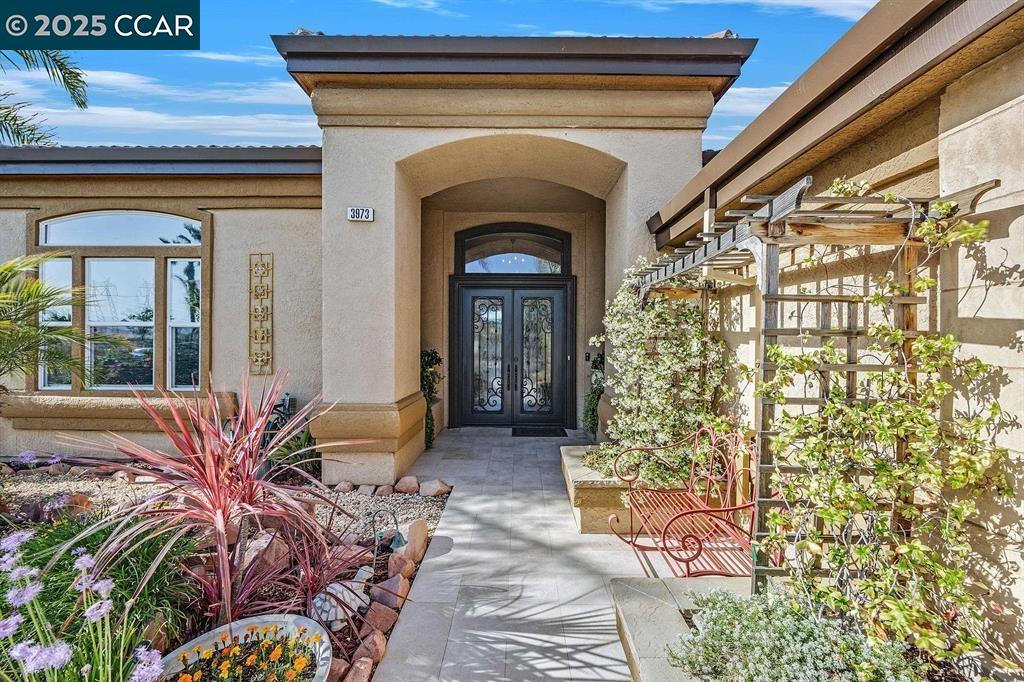 Detail Gallery Image 2 of 45 For 3973 Bolinas Place, Discovery Bay,  CA 94505 - 3 Beds | 3 Baths