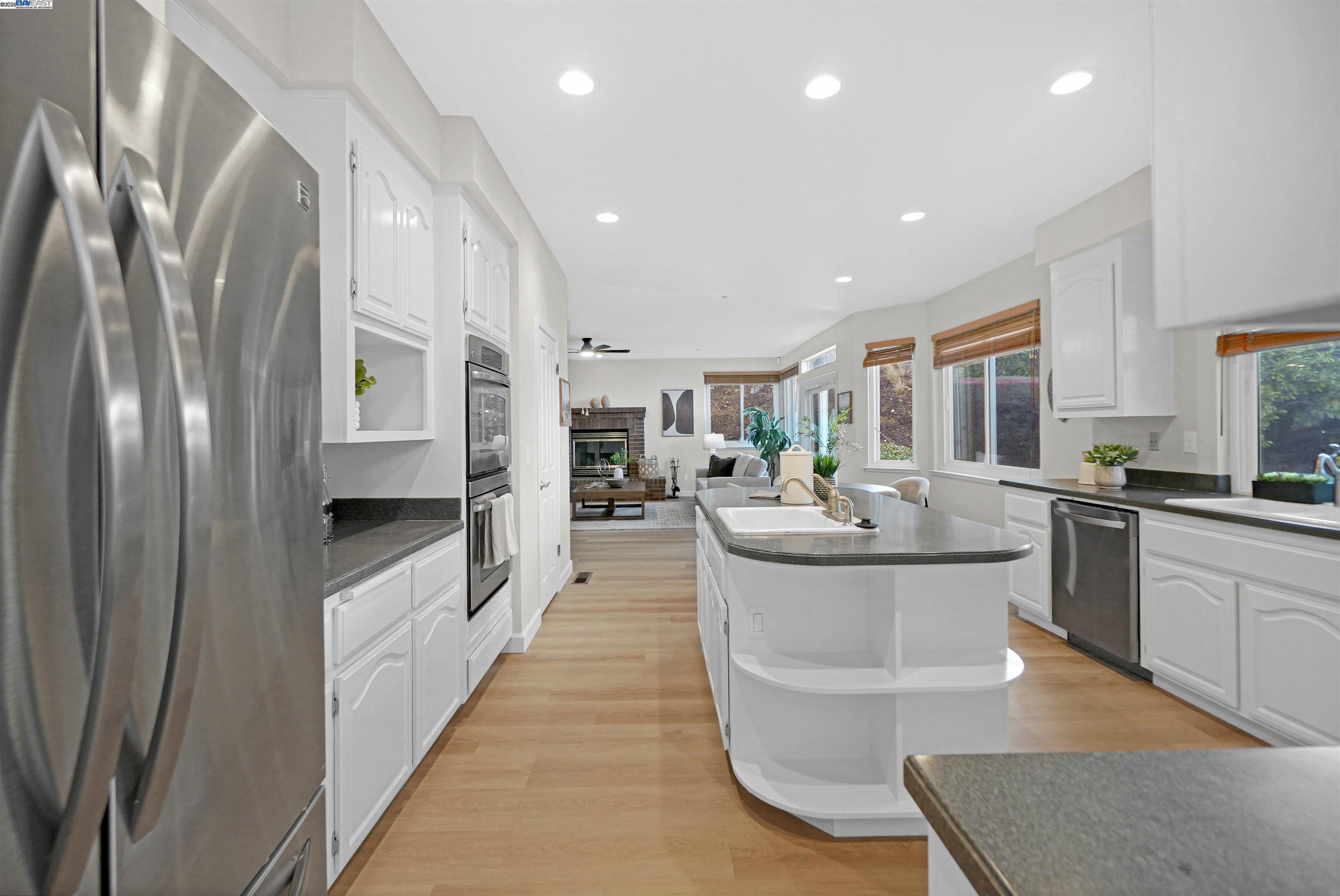 Detail Gallery Image 14 of 58 For 28475 Fox Hollow Dr, Hayward,  CA 94542 - 5 Beds | 3 Baths