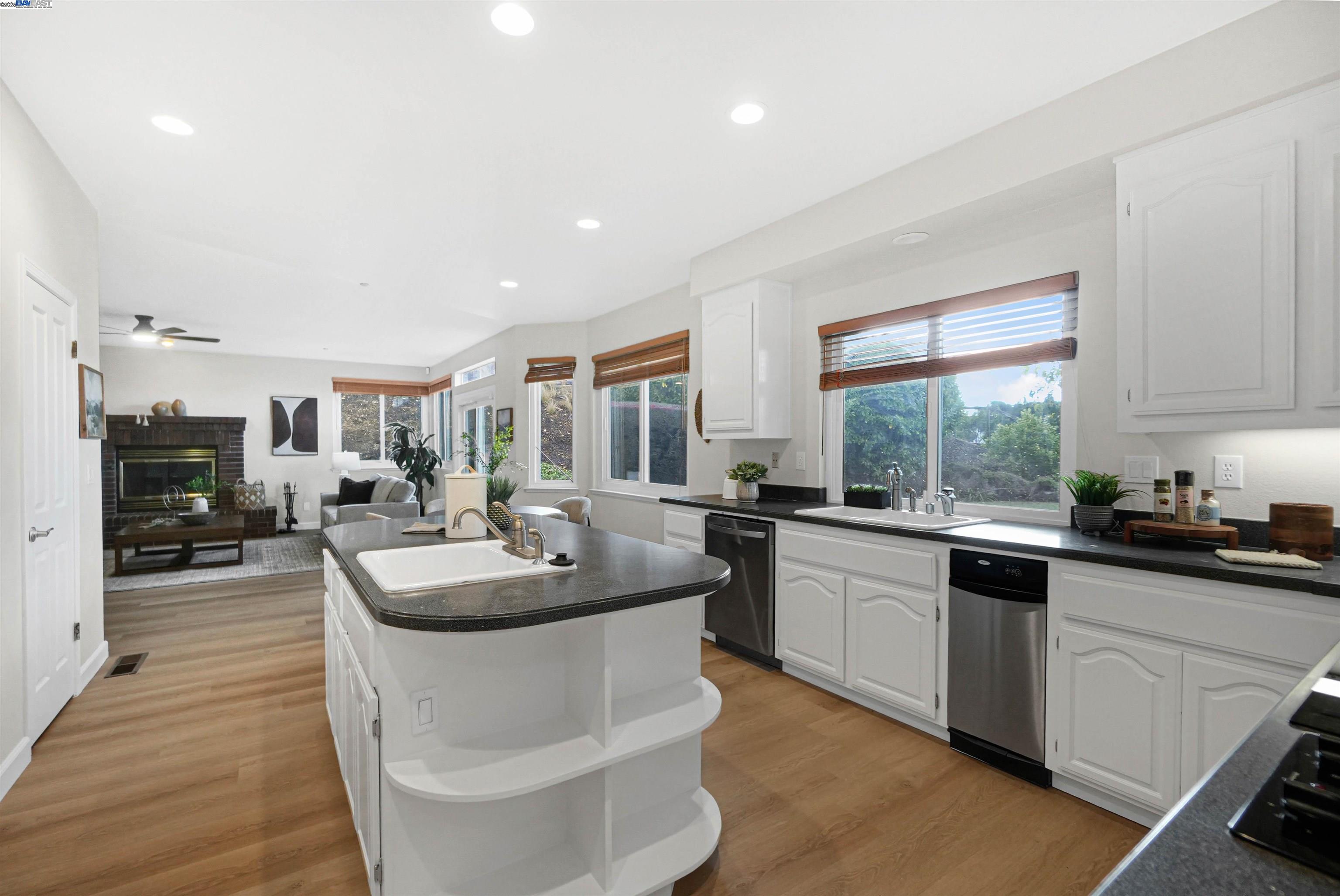 Detail Gallery Image 15 of 58 For 28475 Fox Hollow Dr, Hayward,  CA 94542 - 5 Beds | 3 Baths