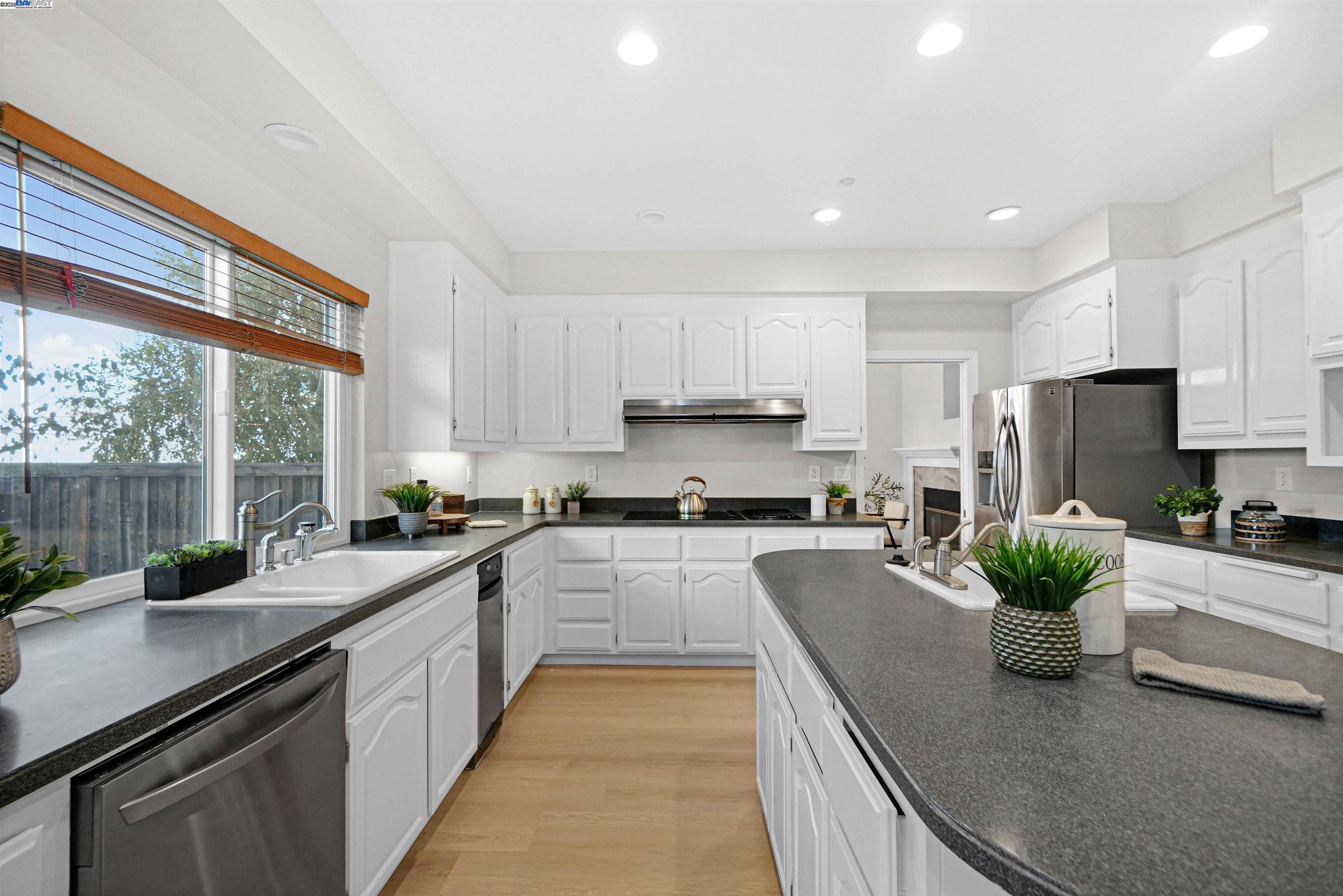 Detail Gallery Image 18 of 58 For 28475 Fox Hollow Dr, Hayward,  CA 94542 - 5 Beds | 3 Baths