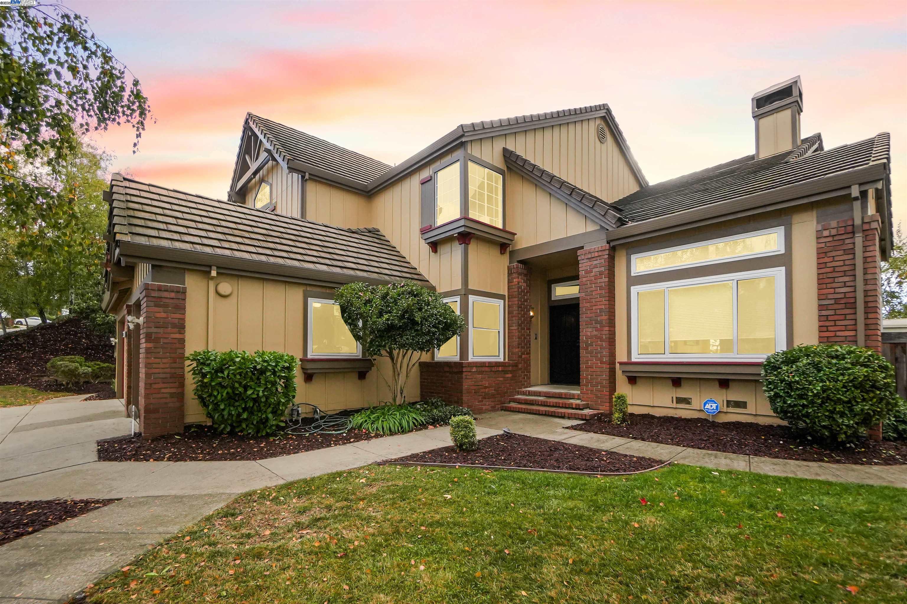 Detail Gallery Image 3 of 58 For 28475 Fox Hollow Dr, Hayward,  CA 94542 - 5 Beds | 3 Baths