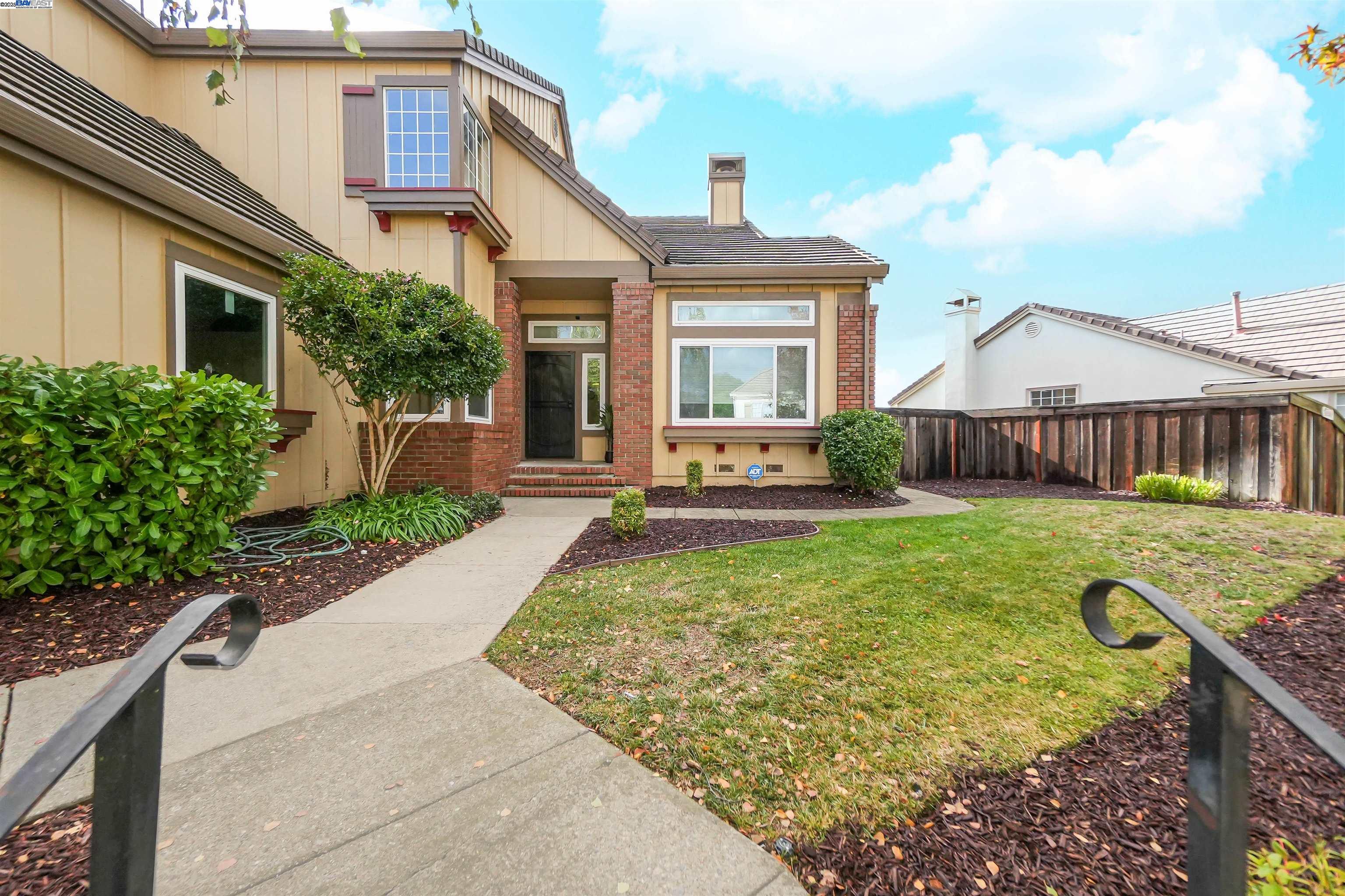 Detail Gallery Image 4 of 58 For 28475 Fox Hollow Dr, Hayward,  CA 94542 - 5 Beds | 3 Baths