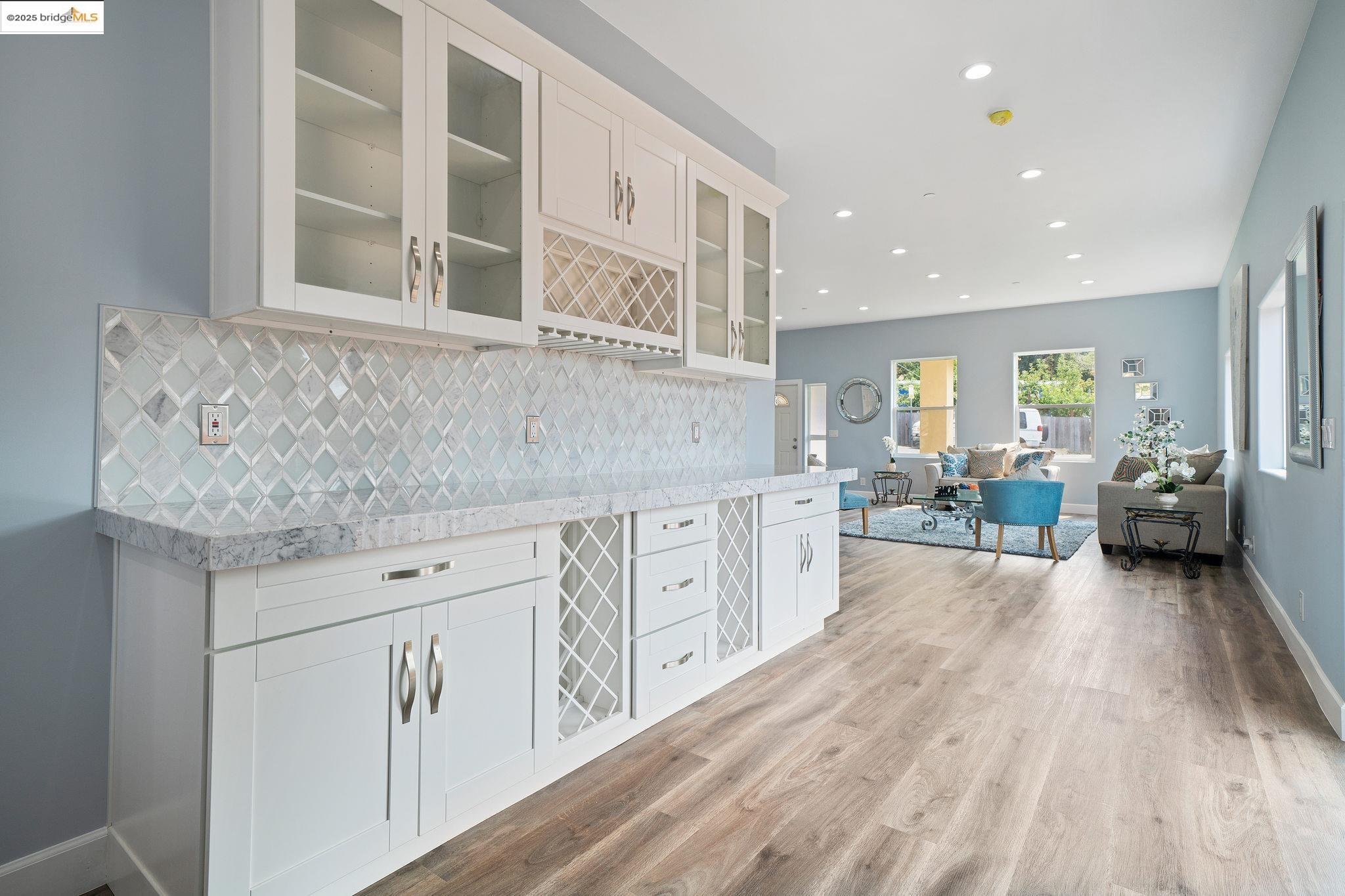 Detail Gallery Image 13 of 44 For 4511 Elmwood Rd, El Sobrante,  CA 94803 - 4 Beds | 4 Baths