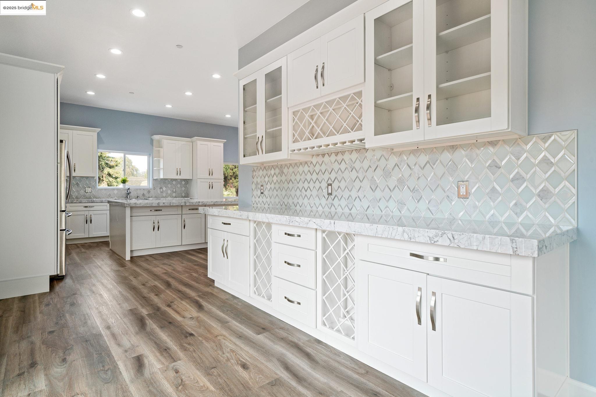 Detail Gallery Image 14 of 44 For 4511 Elmwood Rd, El Sobrante,  CA 94803 - 4 Beds | 4 Baths