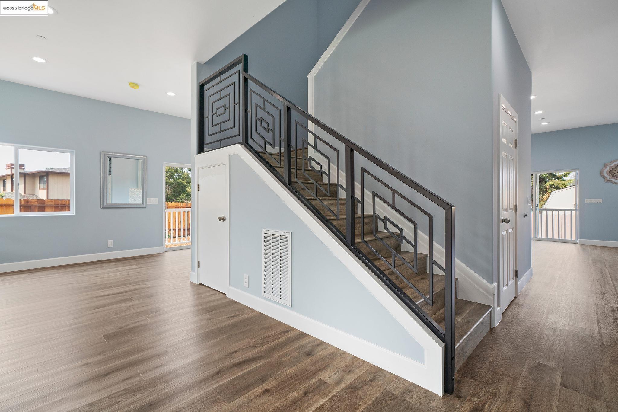 Detail Gallery Image 15 of 44 For 4511 Elmwood Rd, El Sobrante,  CA 94803 - 4 Beds | 4 Baths