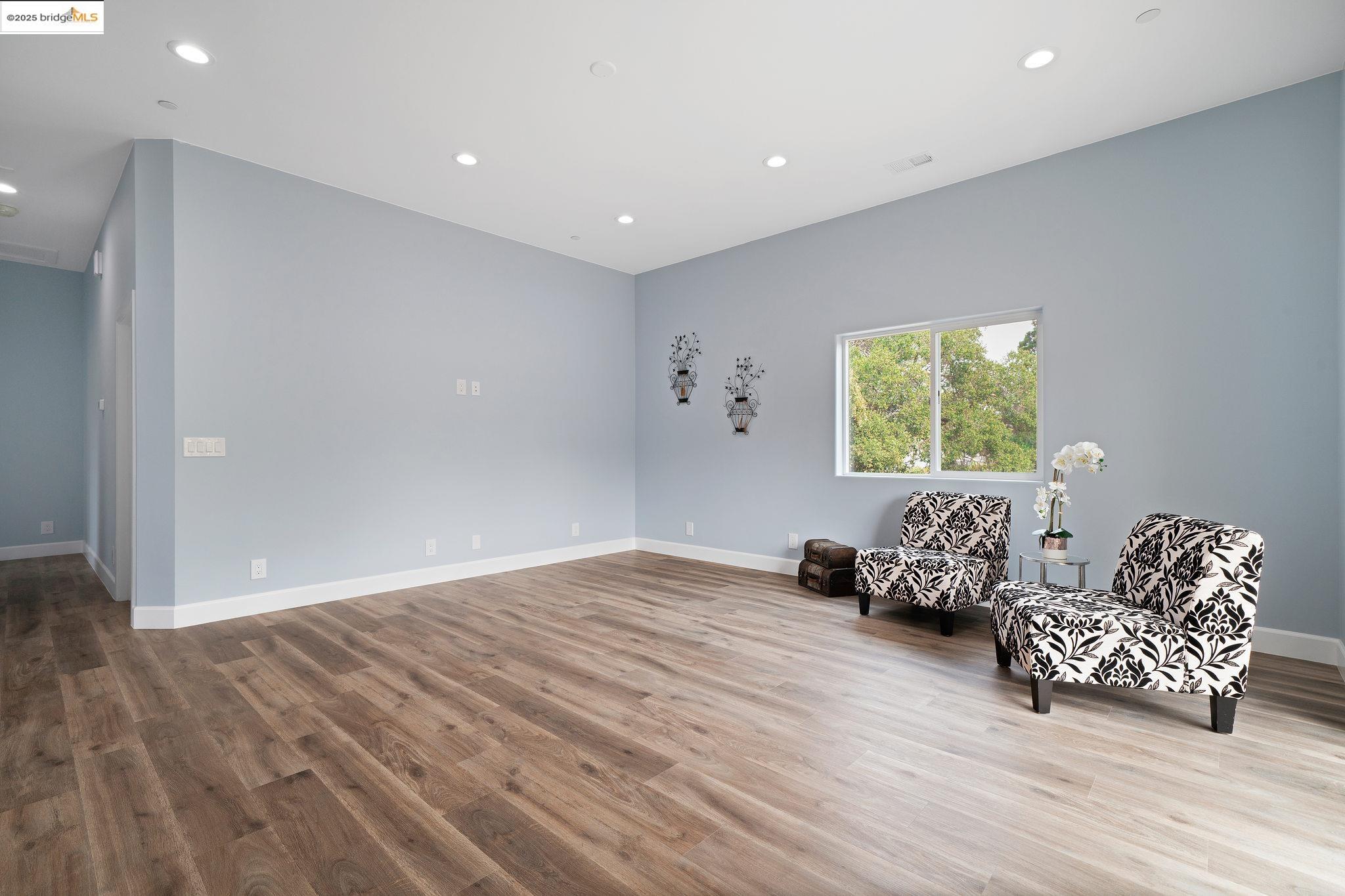 Detail Gallery Image 16 of 44 For 4511 Elmwood Rd, El Sobrante,  CA 94803 - 4 Beds | 4 Baths