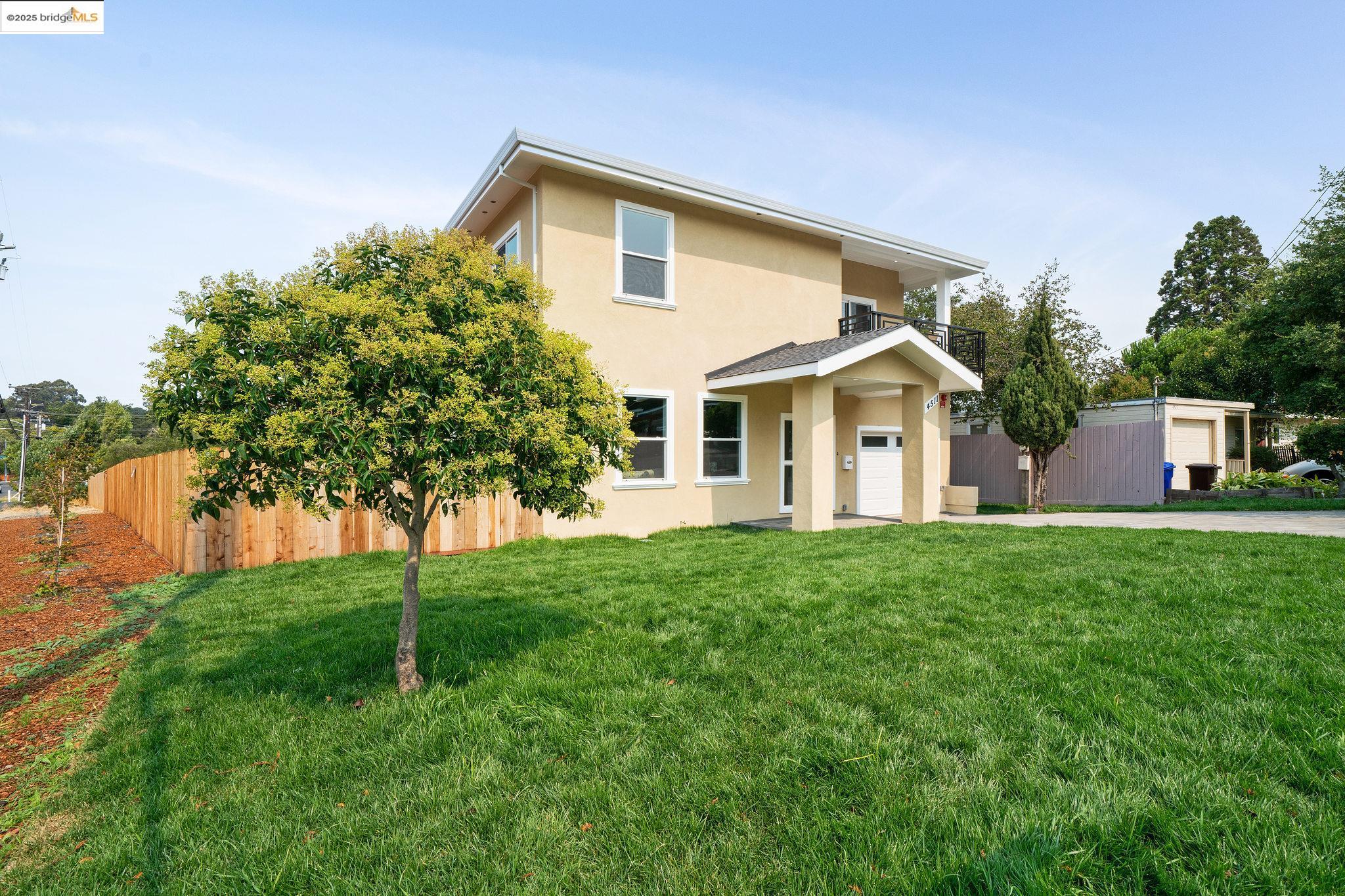 Detail Gallery Image 3 of 44 For 4511 Elmwood Rd, El Sobrante,  CA 94803 - 4 Beds | 4 Baths