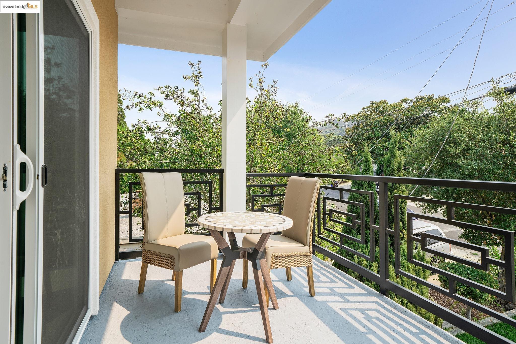 Detail Gallery Image 21 of 44 For 4511 Elmwood Rd, El Sobrante,  CA 94803 - 4 Beds | 4 Baths