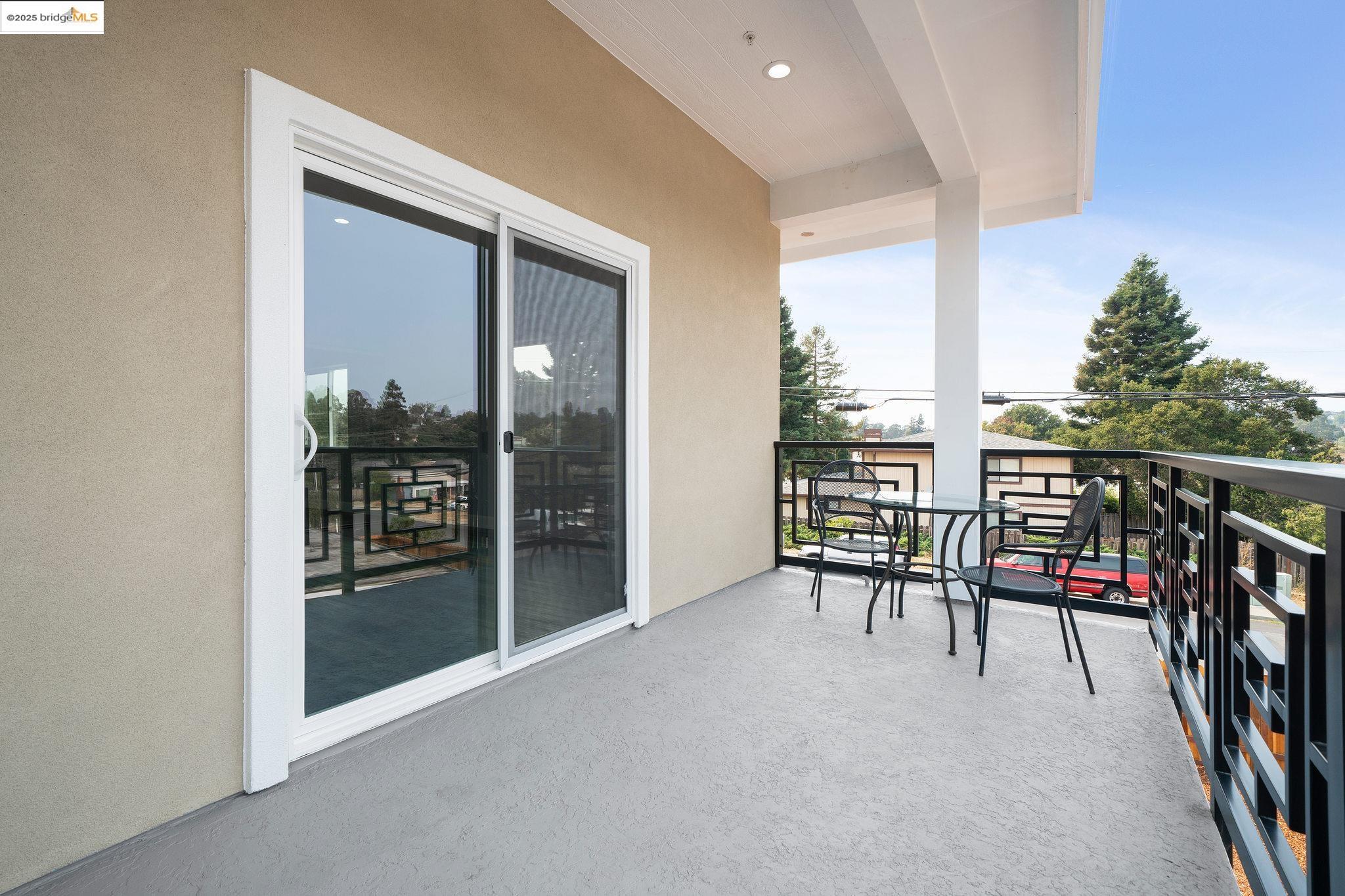 Detail Gallery Image 23 of 44 For 4511 Elmwood Rd, El Sobrante,  CA 94803 - 4 Beds | 4 Baths