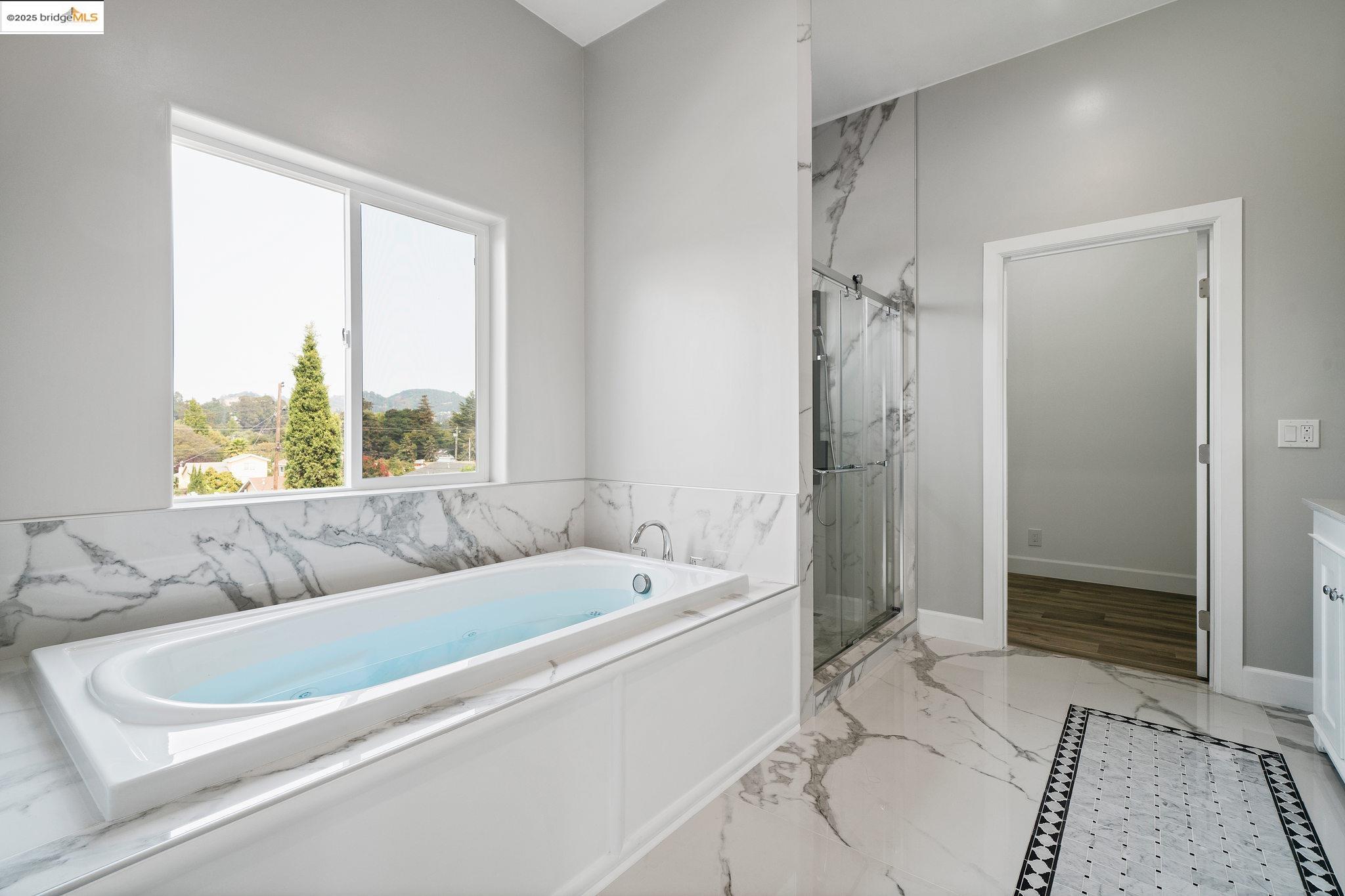 Detail Gallery Image 24 of 44 For 4511 Elmwood Rd, El Sobrante,  CA 94803 - 4 Beds | 4 Baths