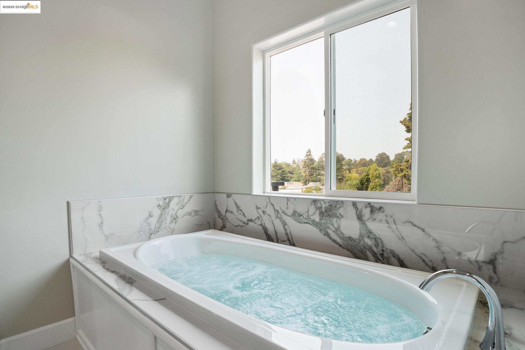 Detail Gallery Image 25 of 44 For 4511 Elmwood Rd, El Sobrante,  CA 94803 - 4 Beds | 4 Baths