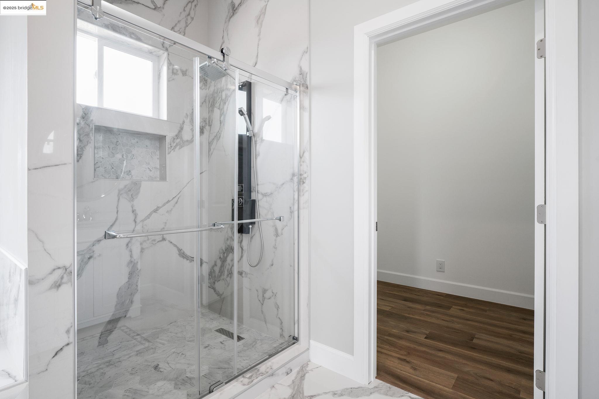 Detail Gallery Image 28 of 44 For 4511 Elmwood Rd, El Sobrante,  CA 94803 - 4 Beds | 4 Baths