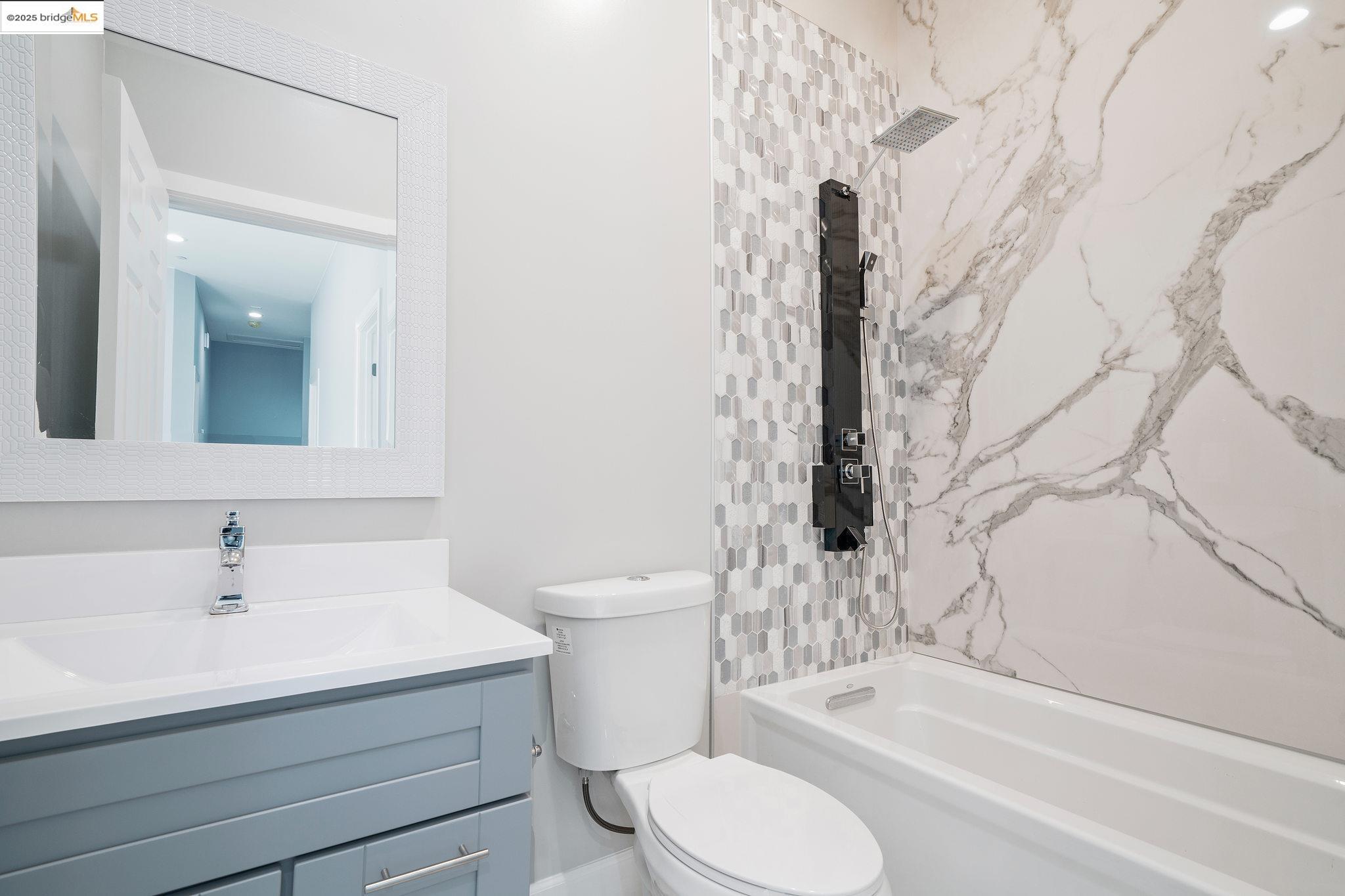 Detail Gallery Image 31 of 44 For 4511 Elmwood Rd, El Sobrante,  CA 94803 - 4 Beds | 4 Baths