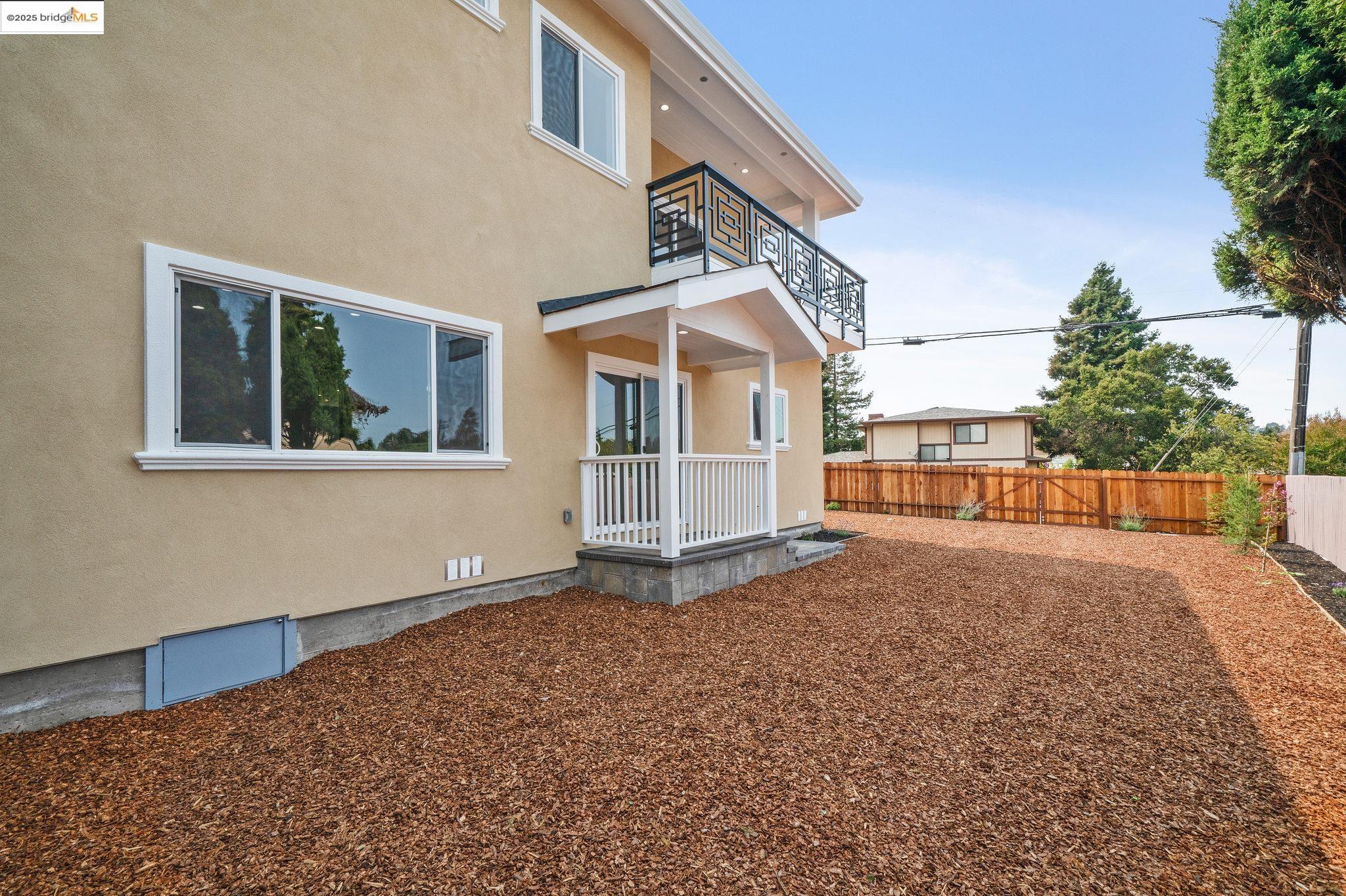 Detail Gallery Image 38 of 44 For 4511 Elmwood Rd, El Sobrante,  CA 94803 - 4 Beds | 4 Baths