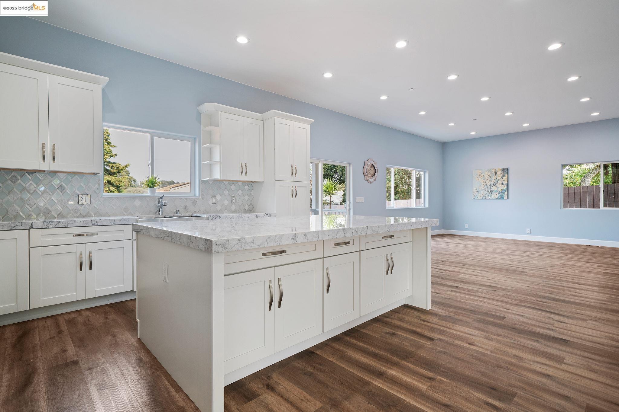 Detail Gallery Image 5 of 44 For 4511 Elmwood Rd, El Sobrante,  CA 94803 - 4 Beds | 4 Baths