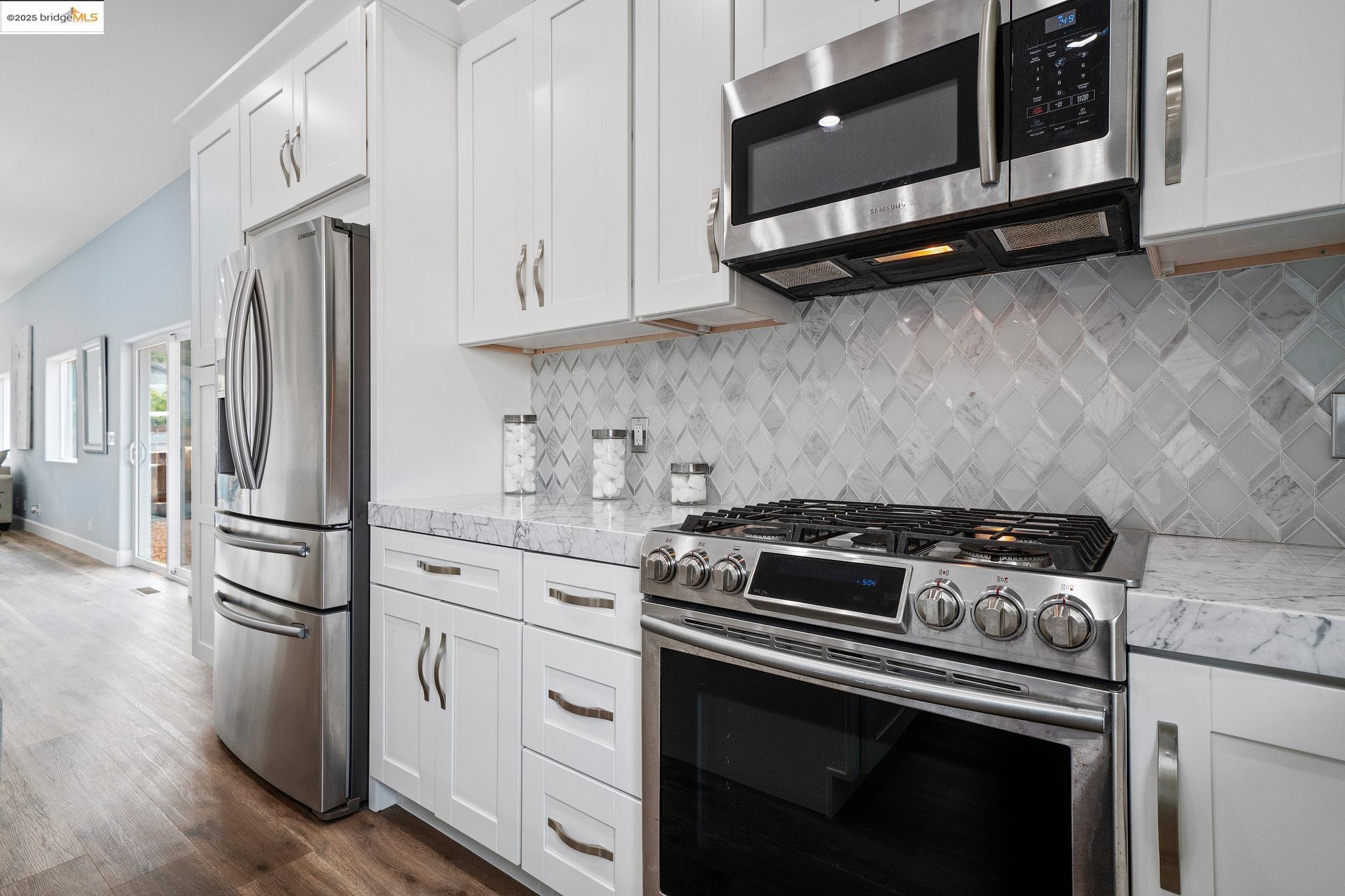 Detail Gallery Image 7 of 44 For 4511 Elmwood Rd, El Sobrante,  CA 94803 - 4 Beds | 4 Baths