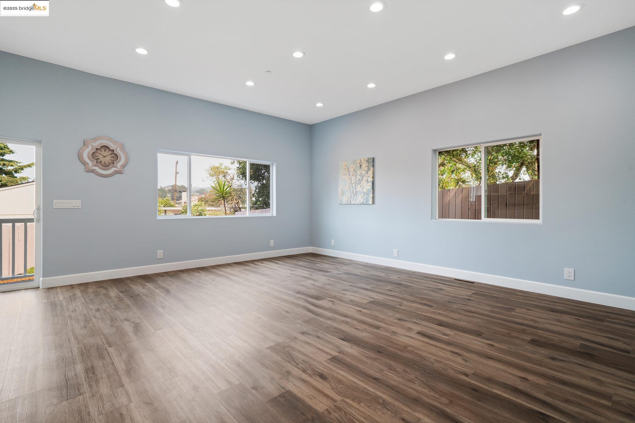 Detail Gallery Image 9 of 44 For 4511 Elmwood Rd, El Sobrante,  CA 94803 - 4 Beds | 4 Baths