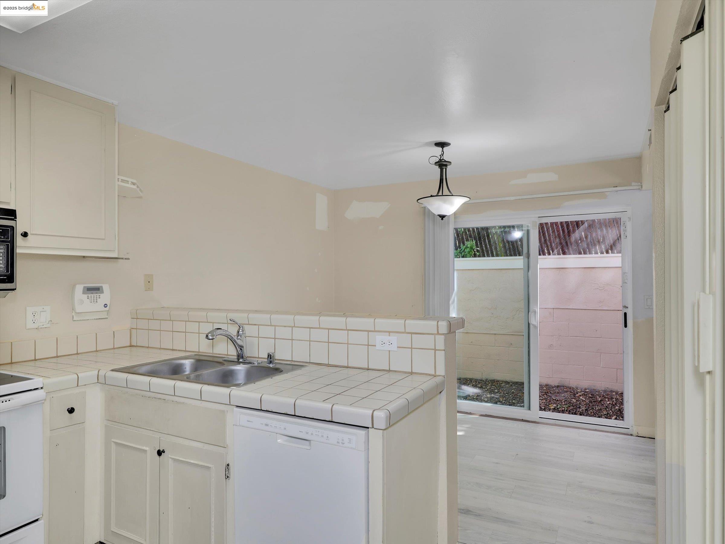 Photo #17: 41117859 Listing: Photo #17