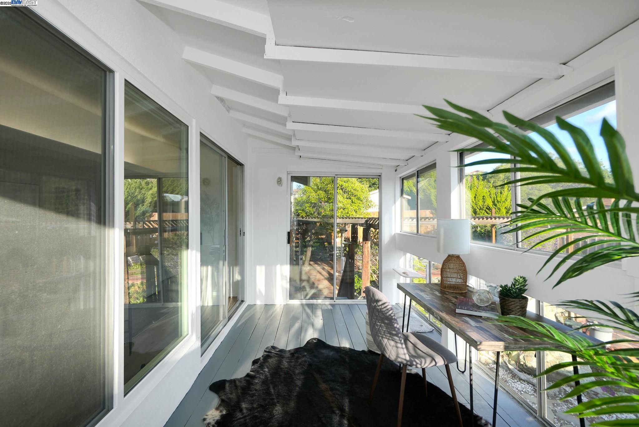 Detail Gallery Image 11 of 57 For 27956 Edgecliff Way, Hayward,  CA 94542 - 4 Beds | 3 Baths