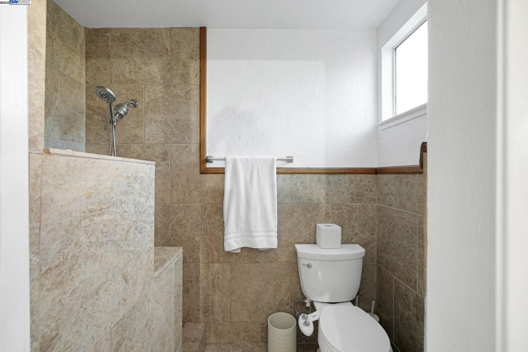 Detail Gallery Image 31 of 57 For 27956 Edgecliff Way, Hayward,  CA 94542 - 4 Beds | 3 Baths