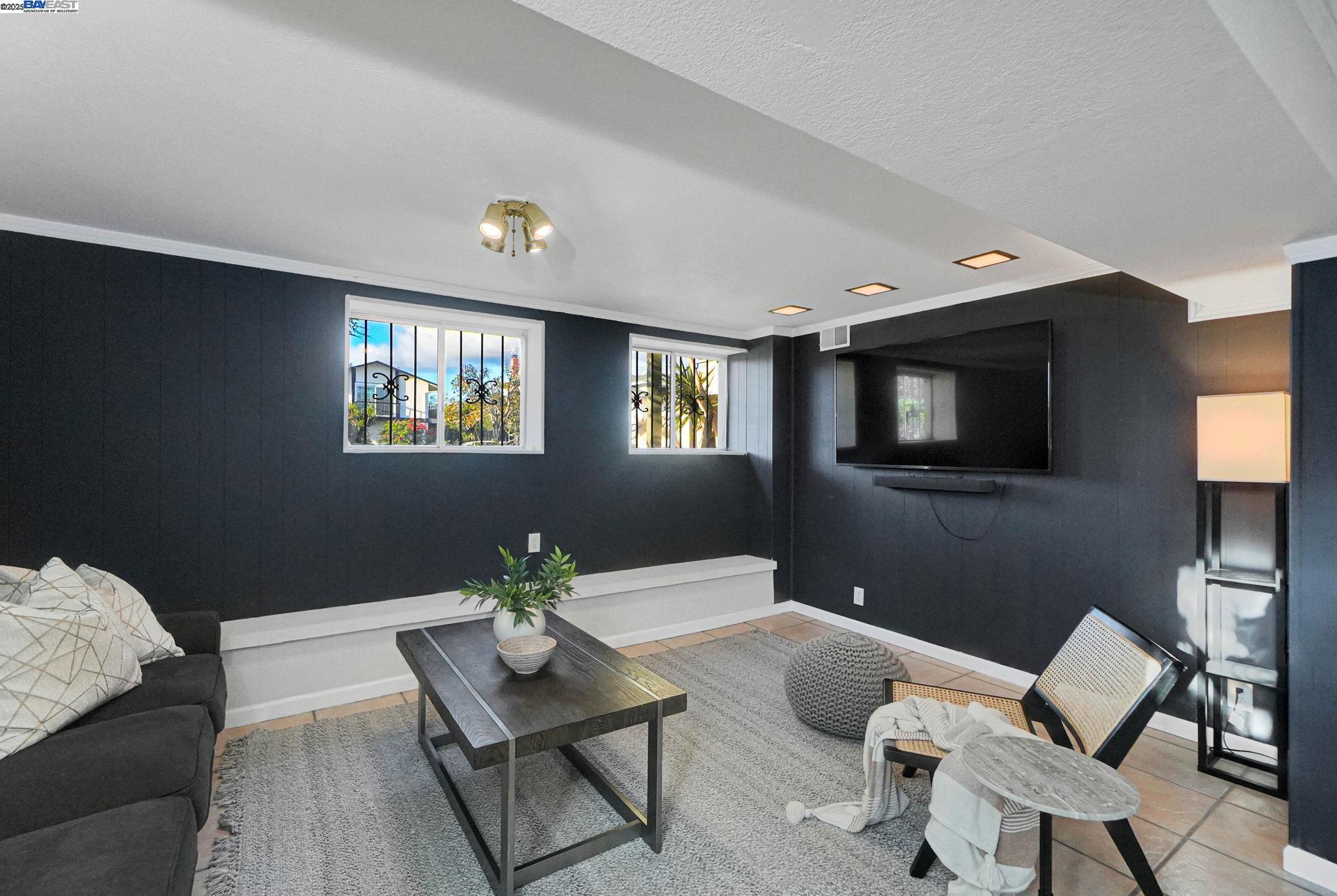 Detail Gallery Image 46 of 57 For 27956 Edgecliff Way, Hayward,  CA 94542 - 4 Beds | 3 Baths