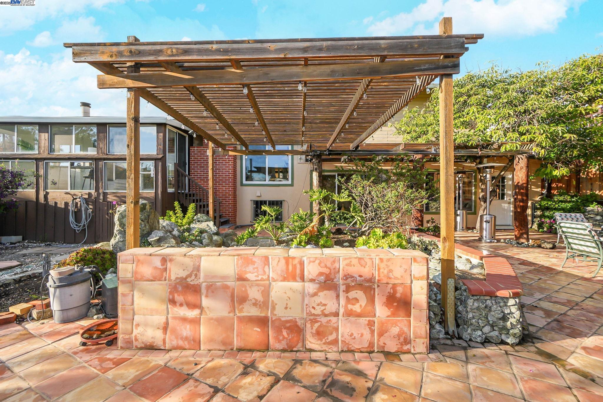 Detail Gallery Image 52 of 57 For 27956 Edgecliff Way, Hayward,  CA 94542 - 4 Beds | 3 Baths