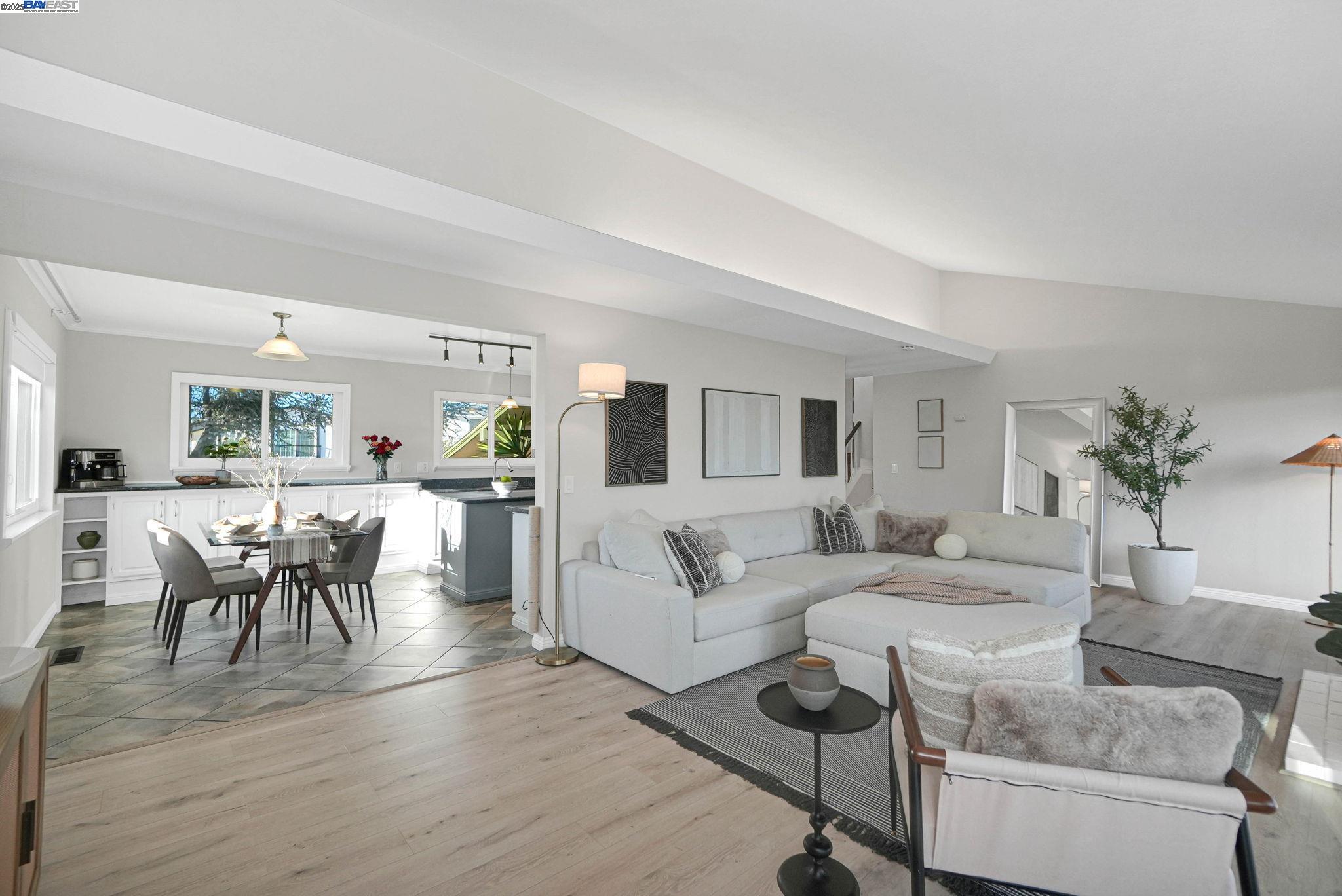 Detail Gallery Image 8 of 57 For 27956 Edgecliff Way, Hayward,  CA 94542 - 4 Beds | 3 Baths