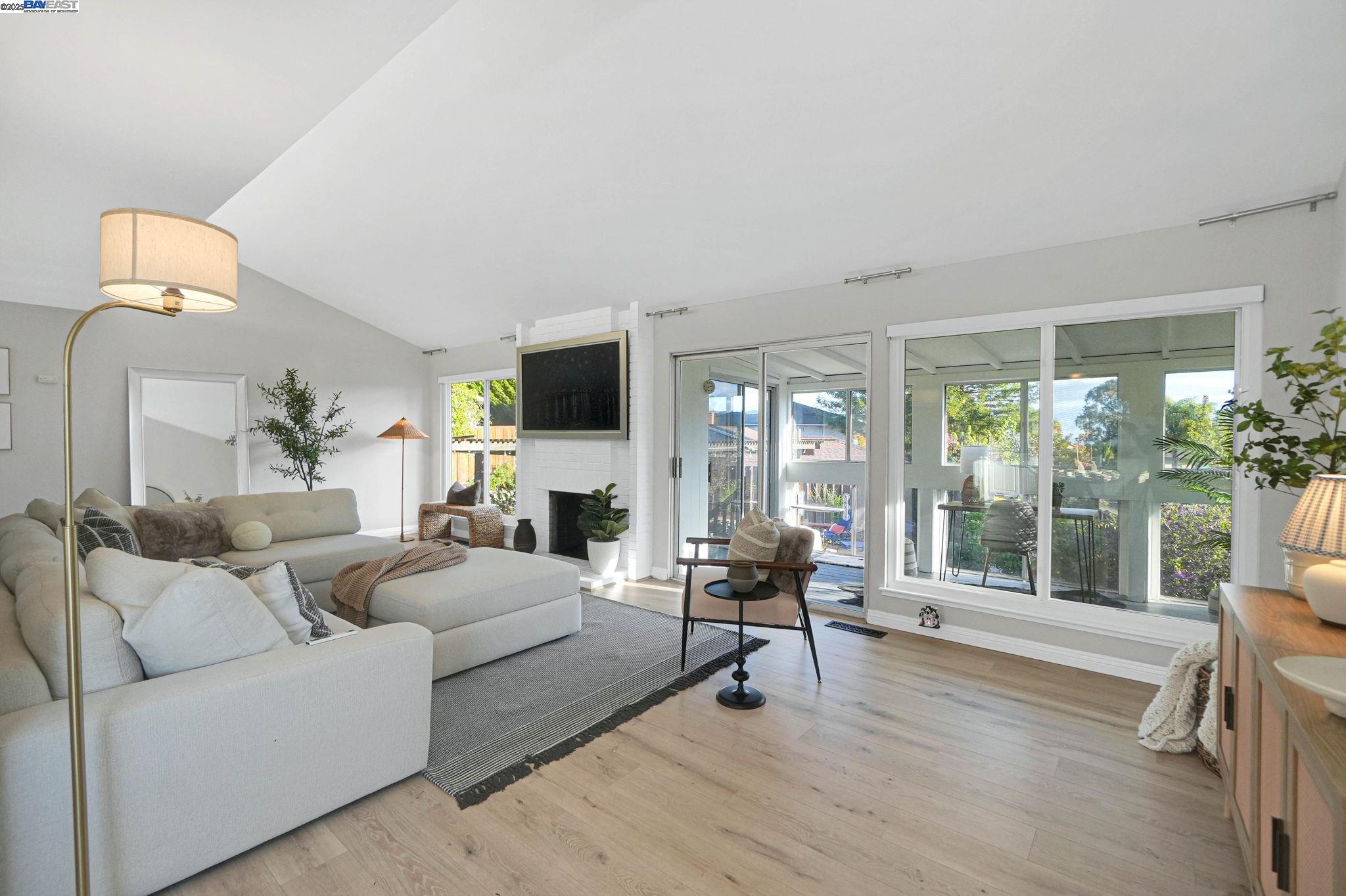 Detail Gallery Image 9 of 57 For 27956 Edgecliff Way, Hayward,  CA 94542 - 4 Beds | 3 Baths