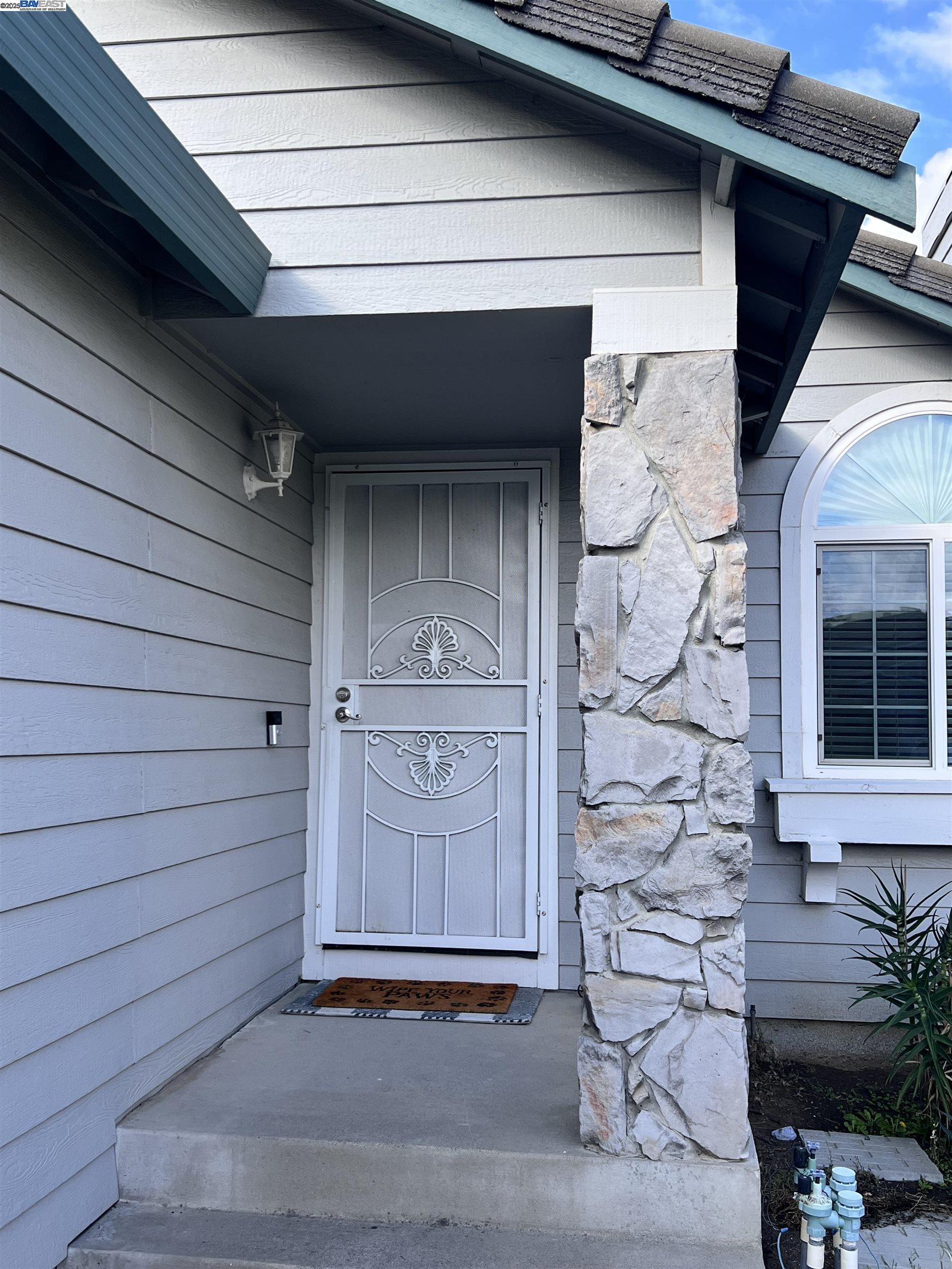 Detail Gallery Image 2 of 24 For 1824 Harding Ct, Antioch,  CA 94509 - 3 Beds | 2 Baths