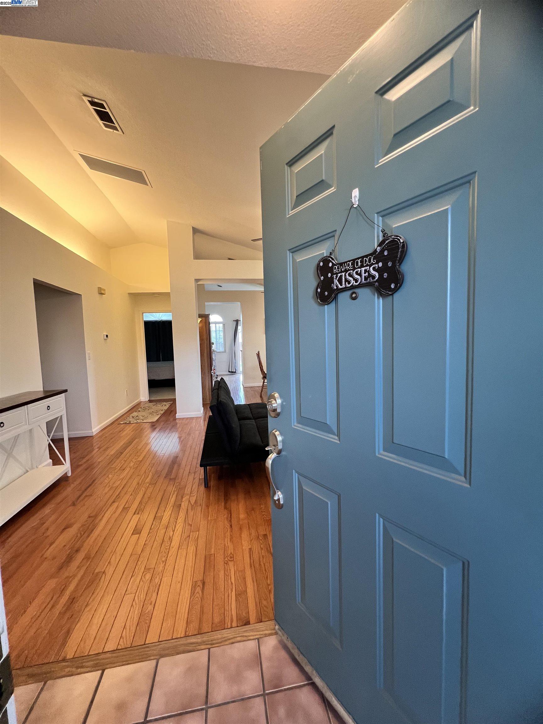 Detail Gallery Image 3 of 24 For 1824 Harding Ct, Antioch,  CA 94509 - 3 Beds | 2 Baths