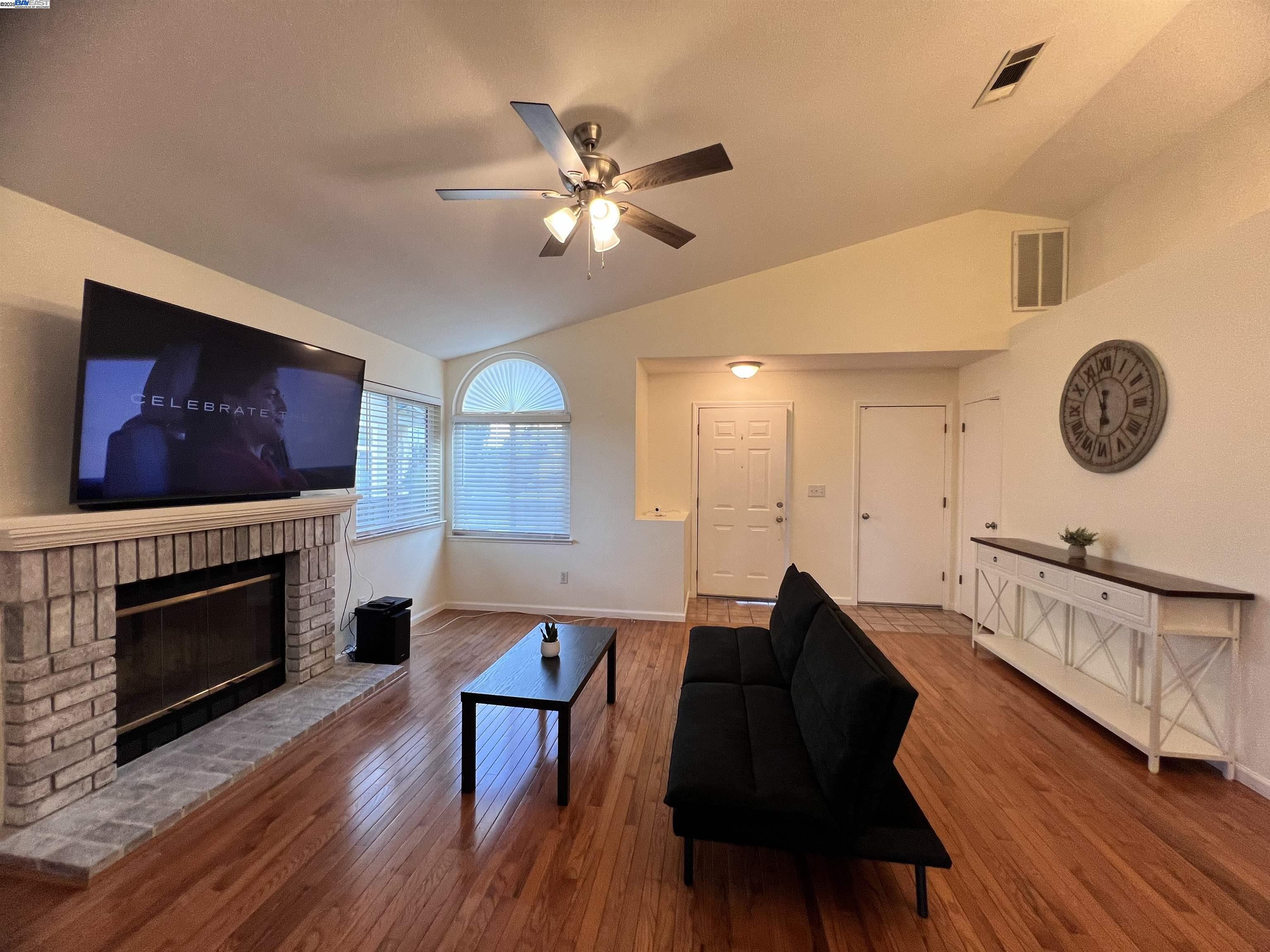 Detail Gallery Image 4 of 24 For 1824 Harding Ct, Antioch,  CA 94509 - 3 Beds | 2 Baths