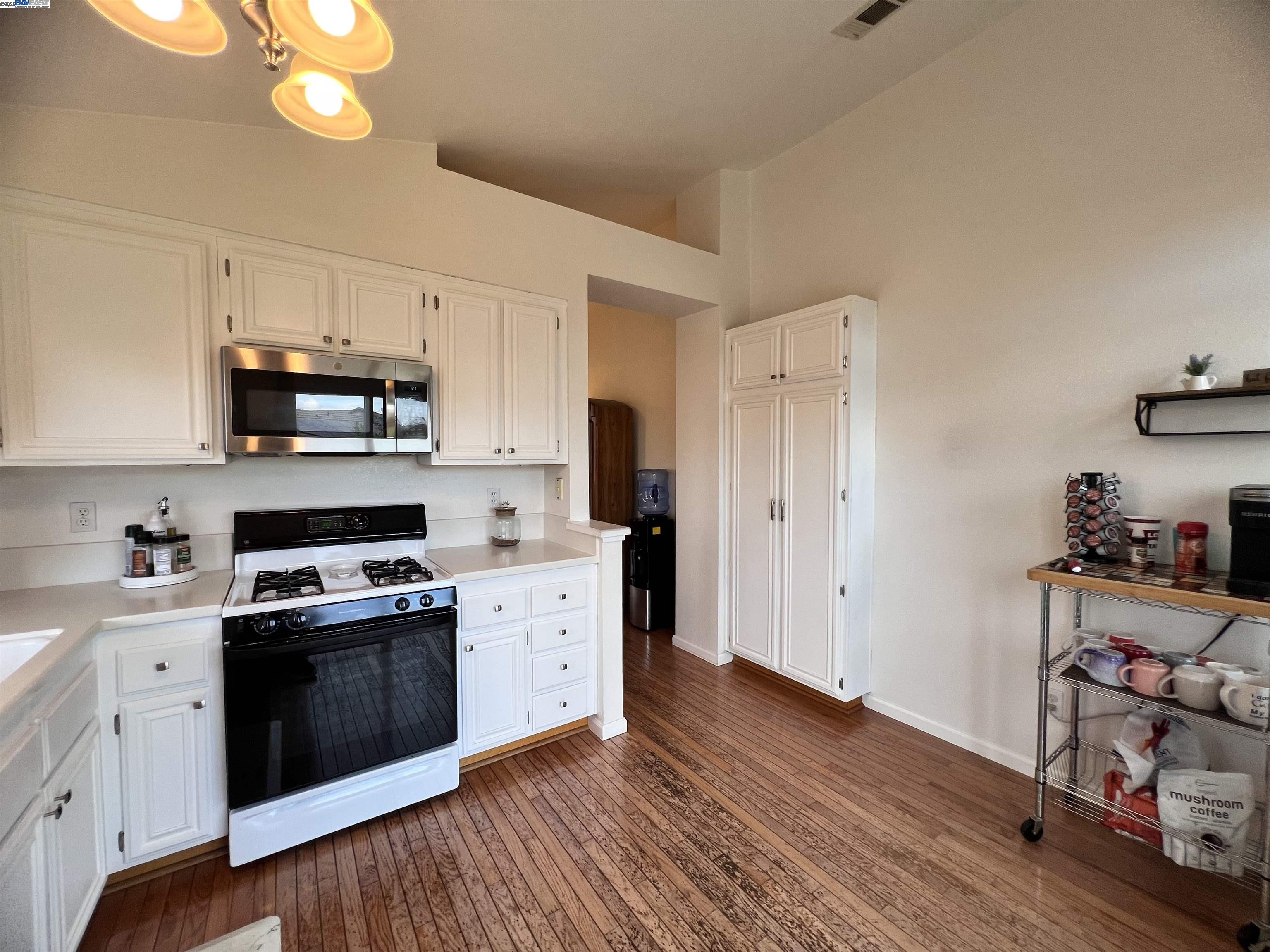 Detail Gallery Image 8 of 24 For 1824 Harding Ct, Antioch,  CA 94509 - 3 Beds | 2 Baths