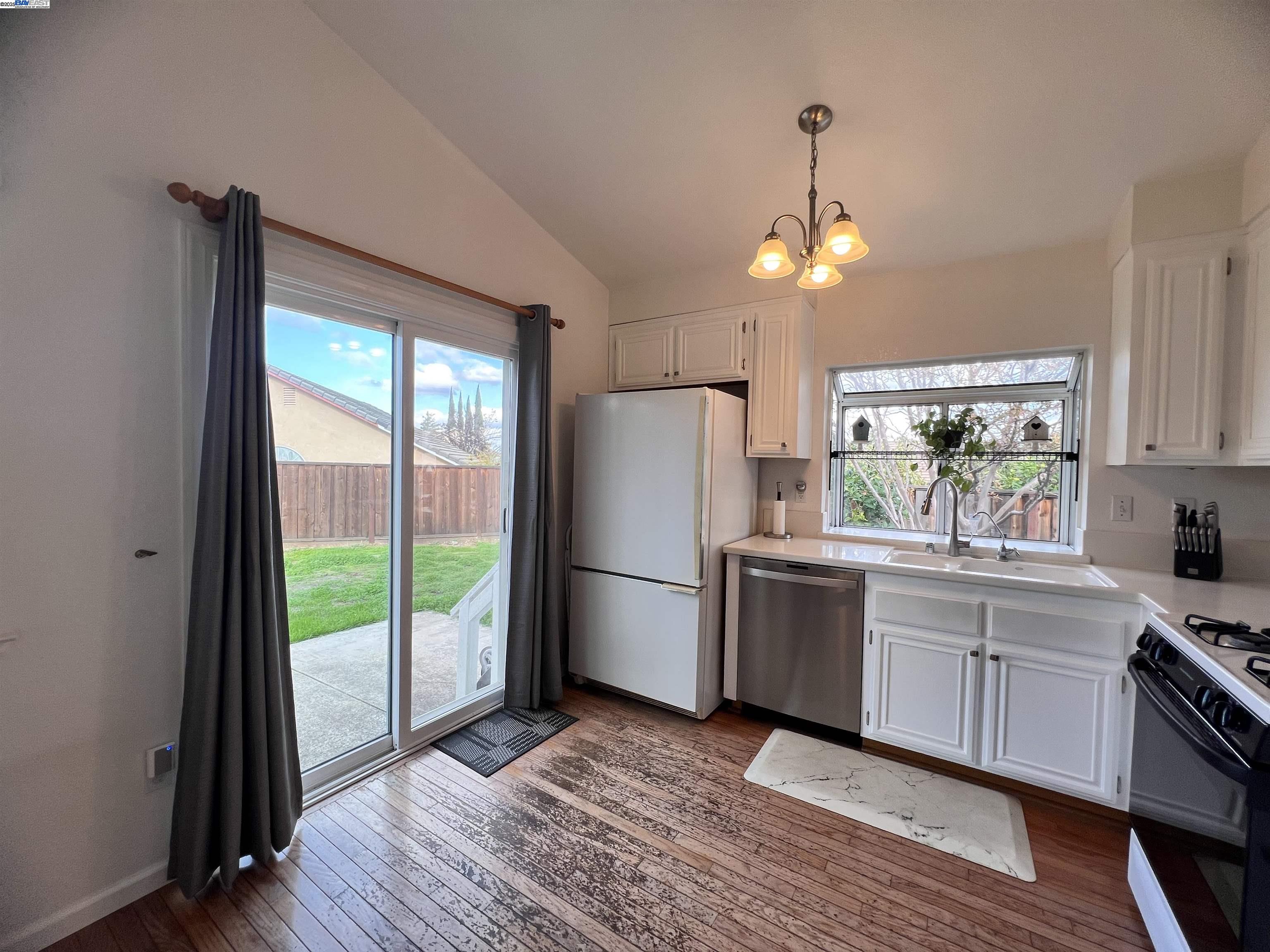 Detail Gallery Image 9 of 24 For 1824 Harding Ct, Antioch,  CA 94509 - 3 Beds | 2 Baths