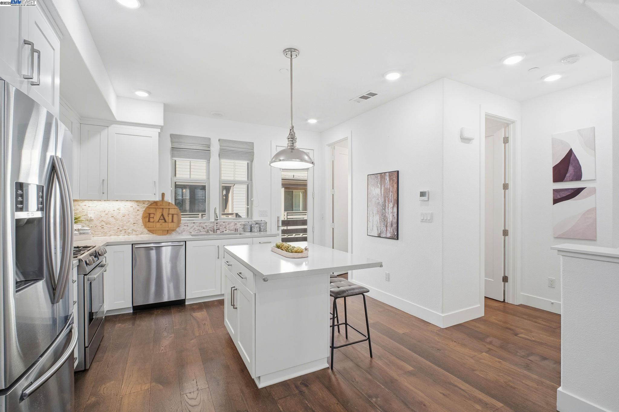 Detail Gallery Image 13 of 42 For 155 Branta Cmn, Fremont,  CA 94539 - 3 Beds | 3/1 Baths