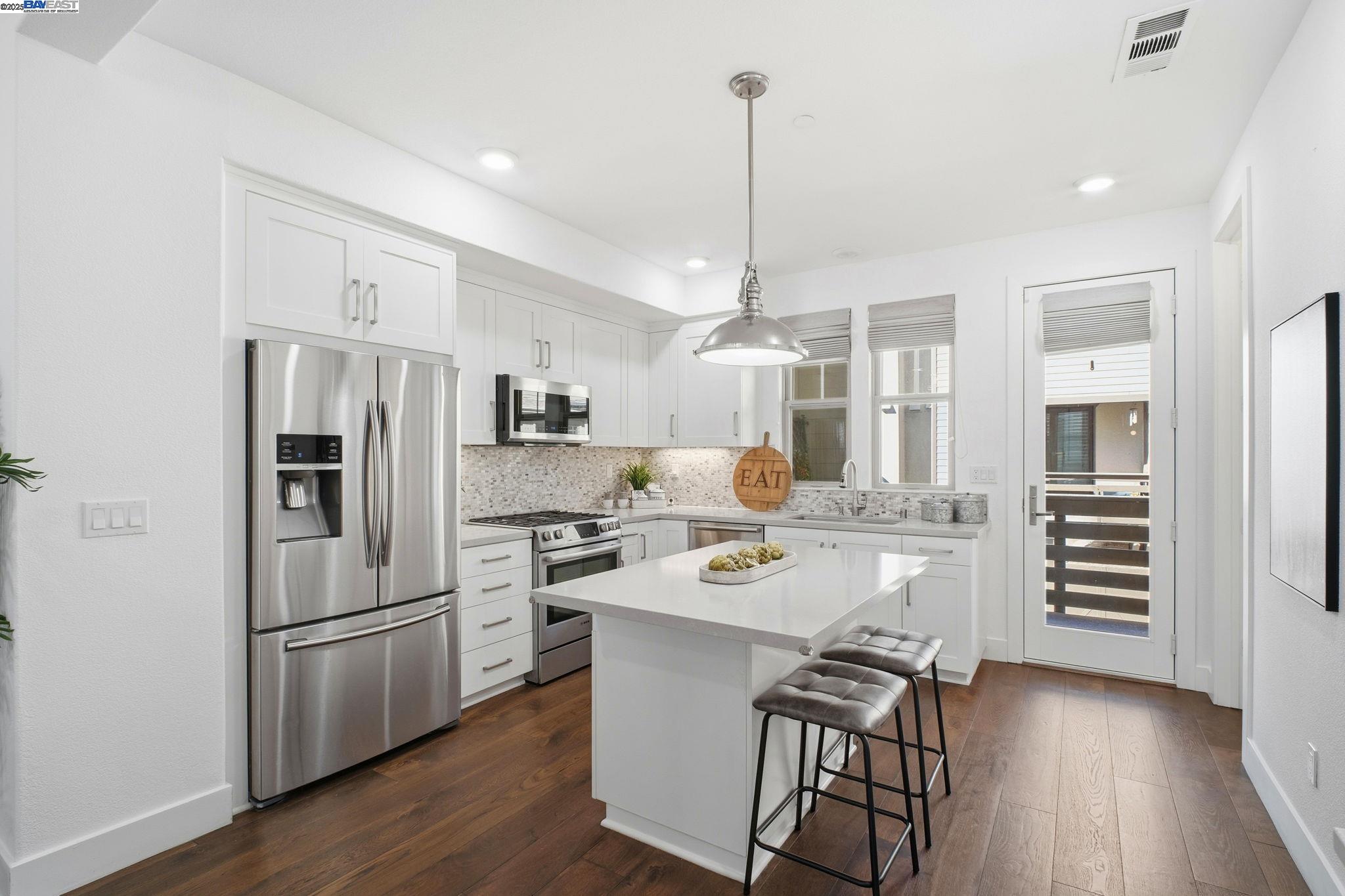 Detail Gallery Image 14 of 42 For 155 Branta Cmn, Fremont,  CA 94539 - 3 Beds | 3/1 Baths