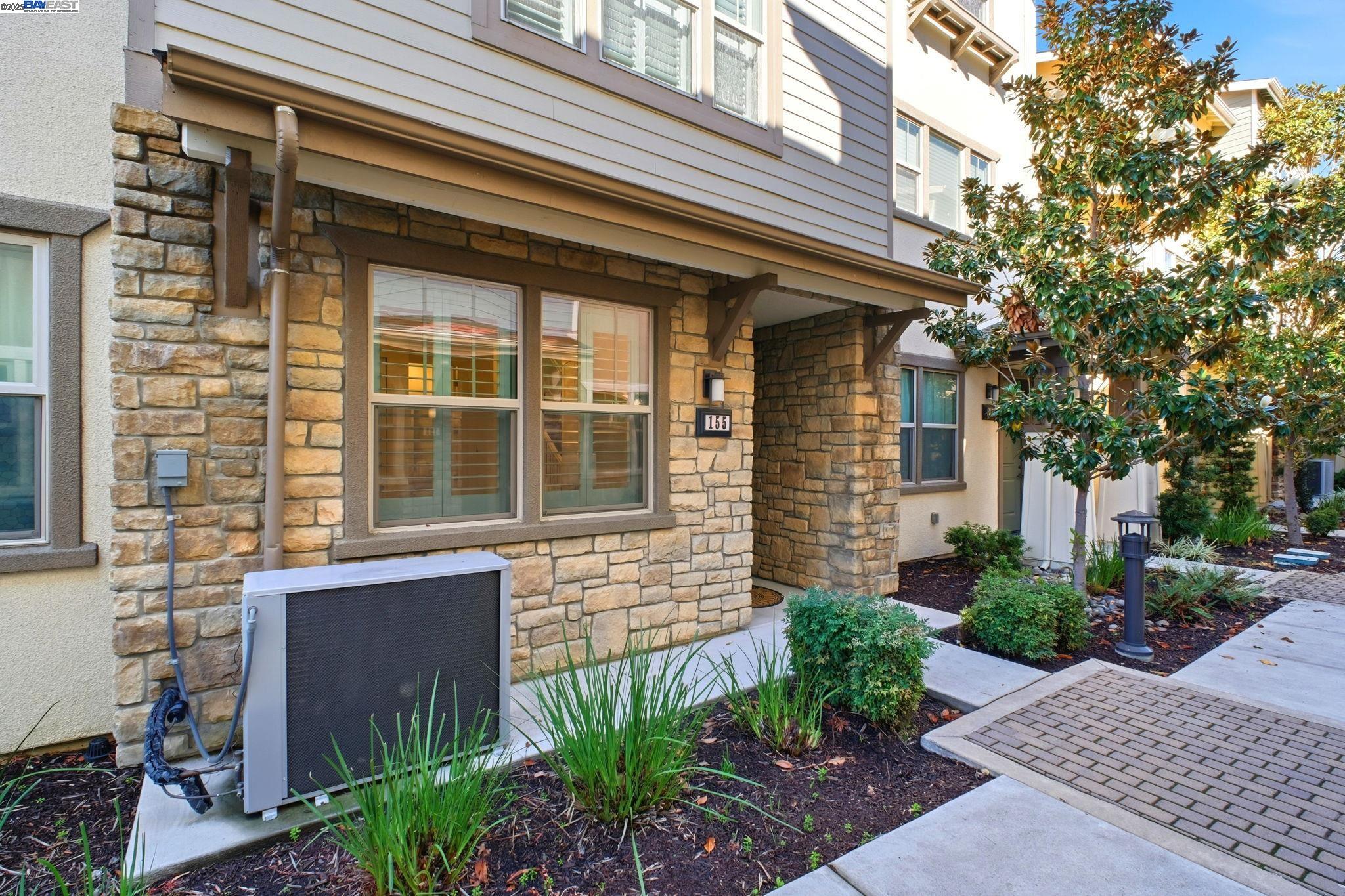 Detail Gallery Image 5 of 42 For 155 Branta Cmn, Fremont,  CA 94539 - 3 Beds | 3/1 Baths