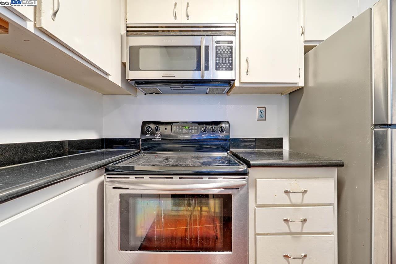 Detail Gallery Image 11 of 25 For 151 Lakeside Dr #213,  Oakland,  CA 94612 - 2 Beds | 2 Baths