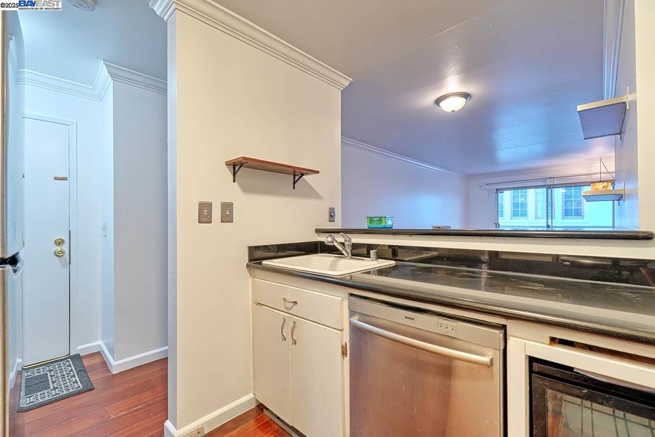 Detail Gallery Image 12 of 25 For 151 Lakeside Dr #213,  Oakland,  CA 94612 - 2 Beds | 2 Baths