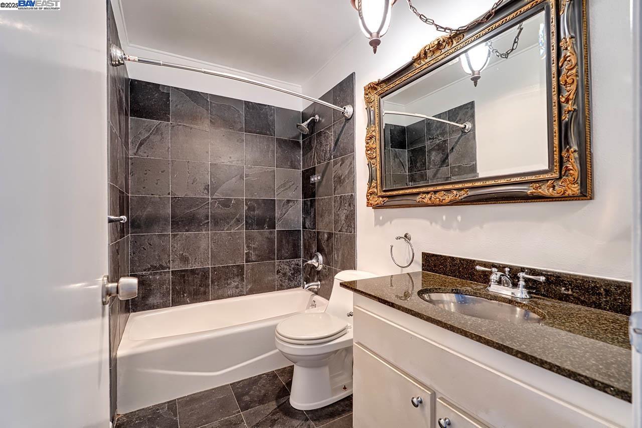 Detail Gallery Image 22 of 25 For 151 Lakeside Dr #213,  Oakland,  CA 94612 - 2 Beds | 2 Baths