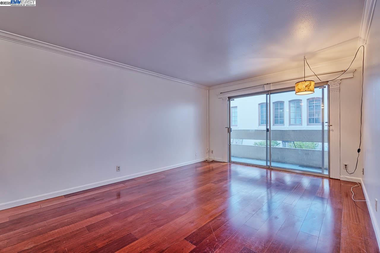 Detail Gallery Image 4 of 25 For 151 Lakeside Dr #213,  Oakland,  CA 94612 - 2 Beds | 2 Baths