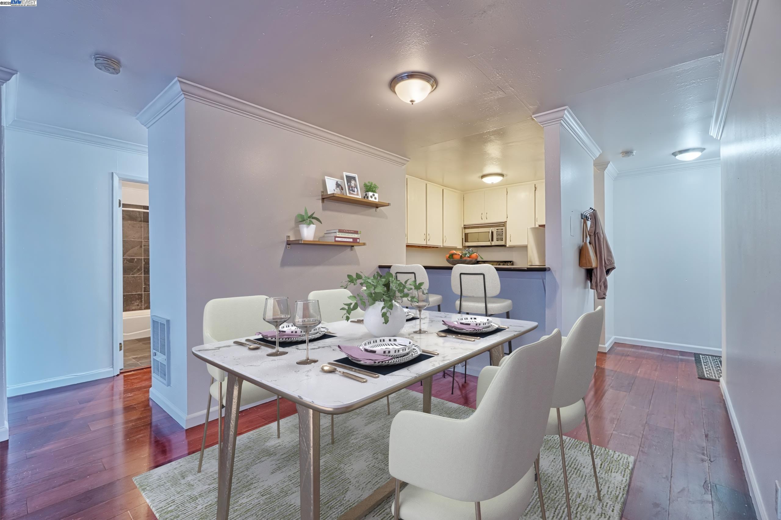 Detail Gallery Image 7 of 25 For 151 Lakeside Dr #213,  Oakland,  CA 94612 - 2 Beds | 2 Baths